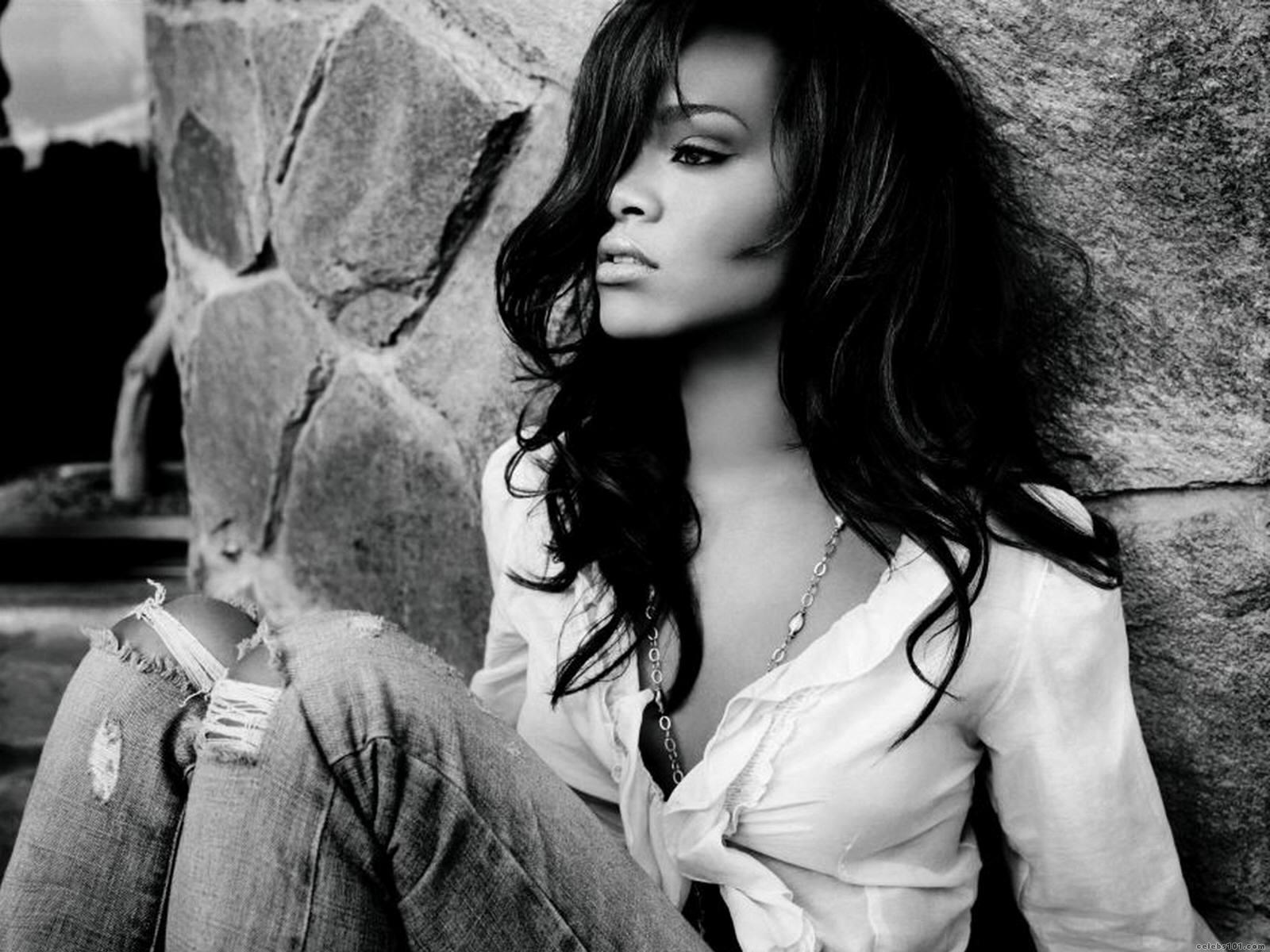 Rihanna Wallpaper 4