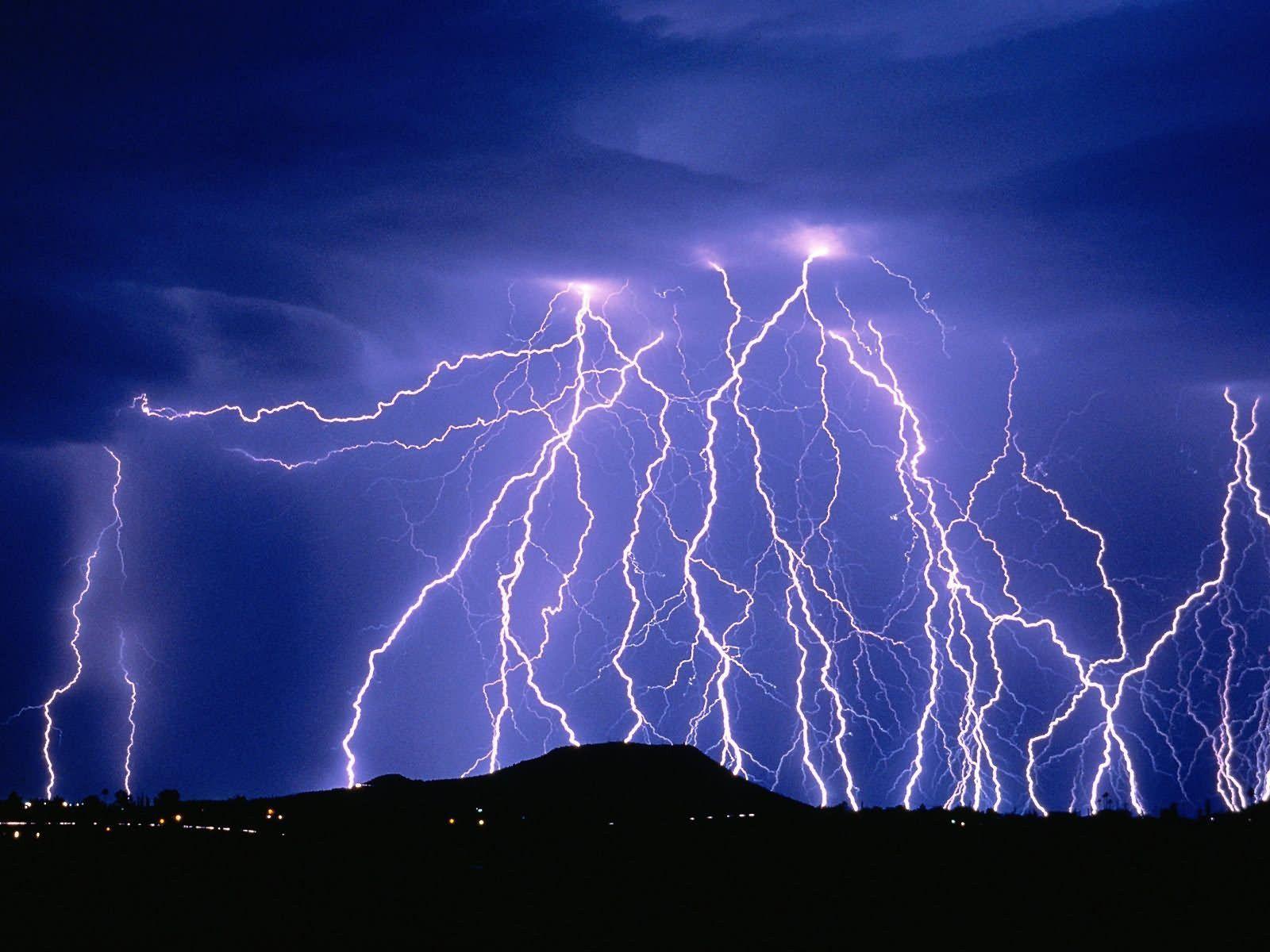 Free HD Lightning Picture Wallpaper