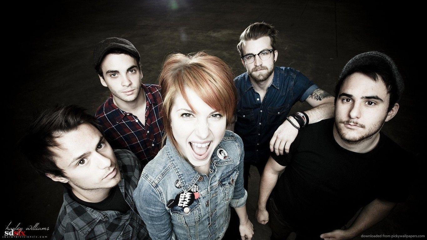 Download 1366x768 Paramore Group Shot 3 Wallpaper