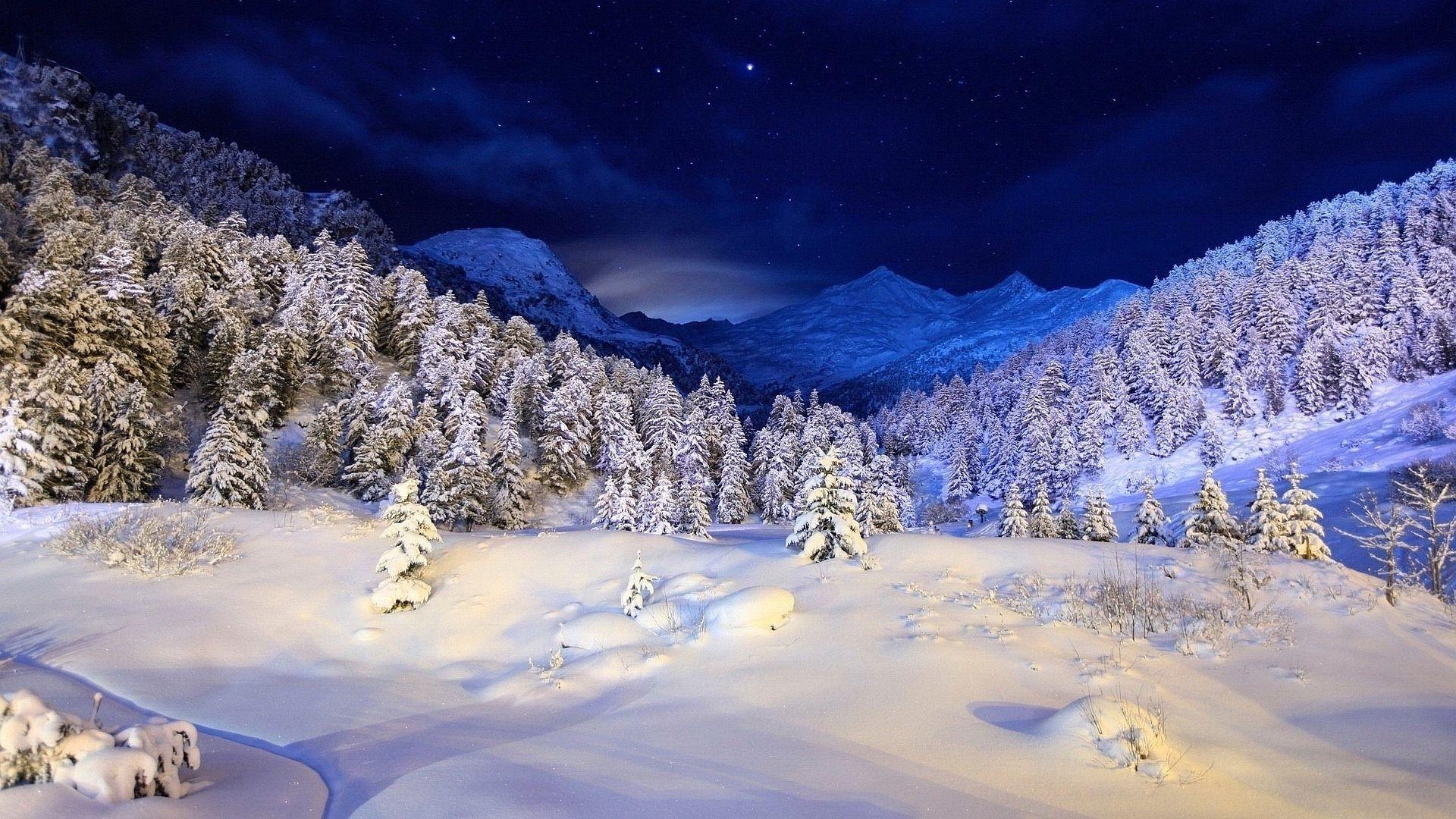 Night winter mountain Wallpaper