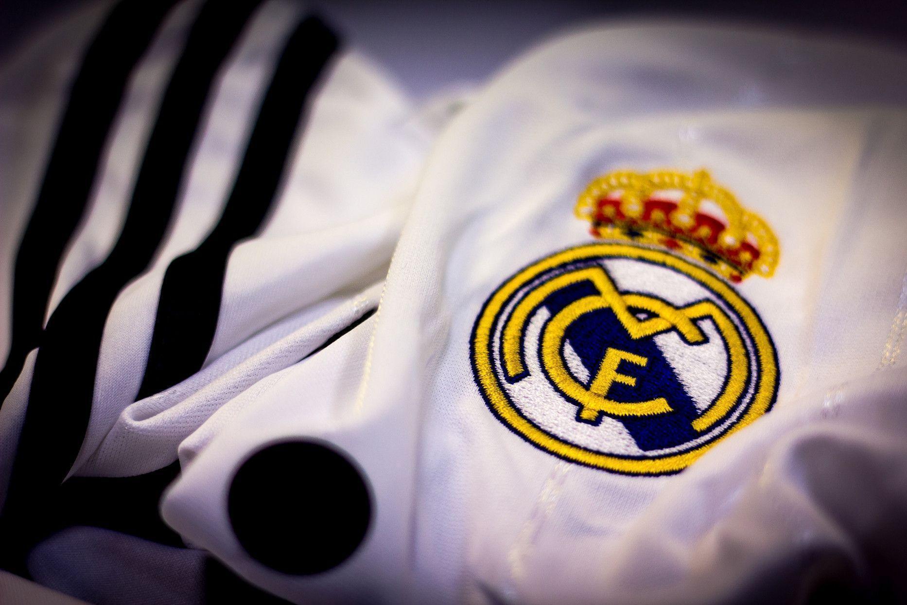Cool Real Madrid Logo Wallpaper Free for Windows 1440x1080PX