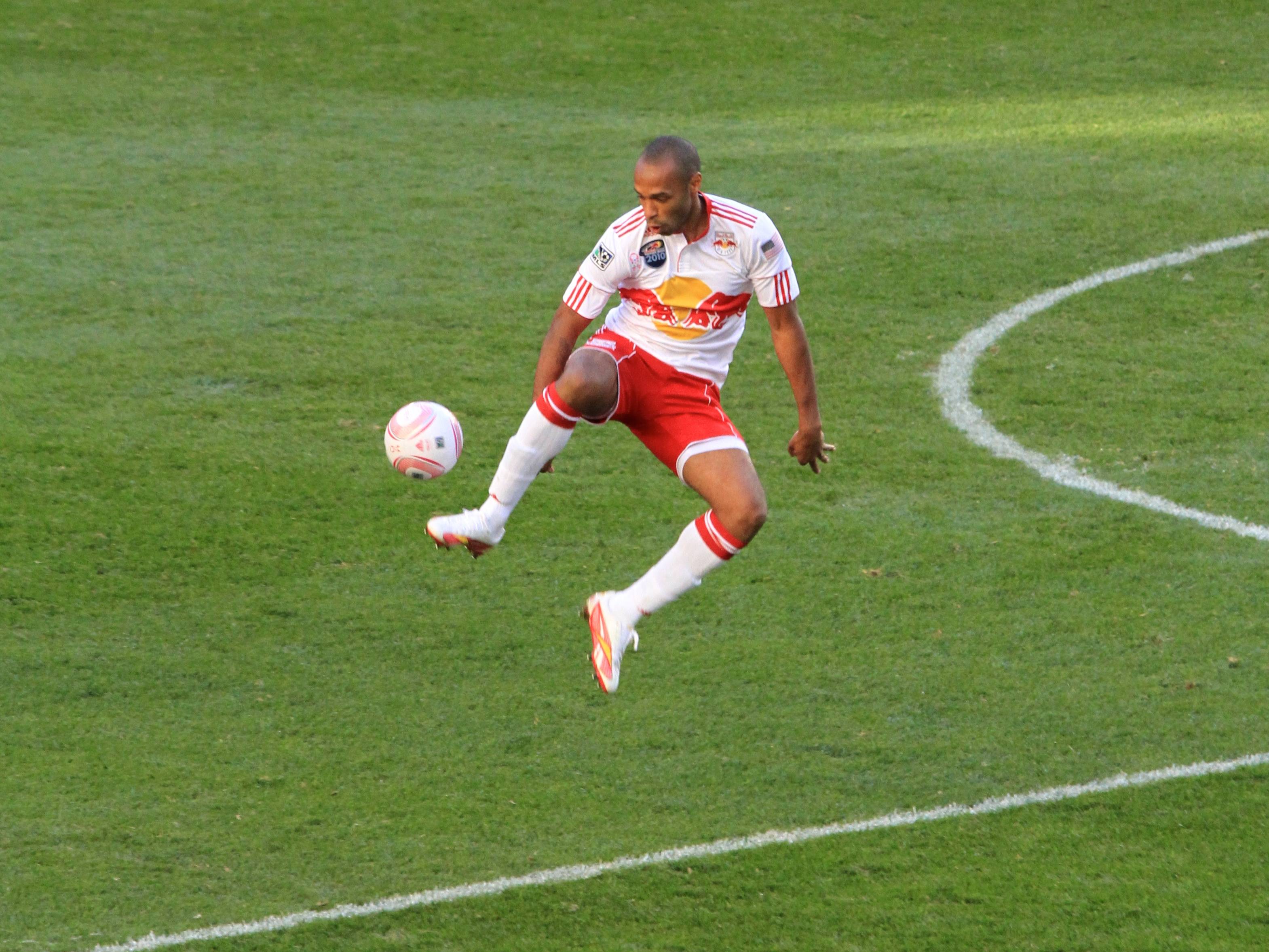 Thierry Henry control New York Red Bulls