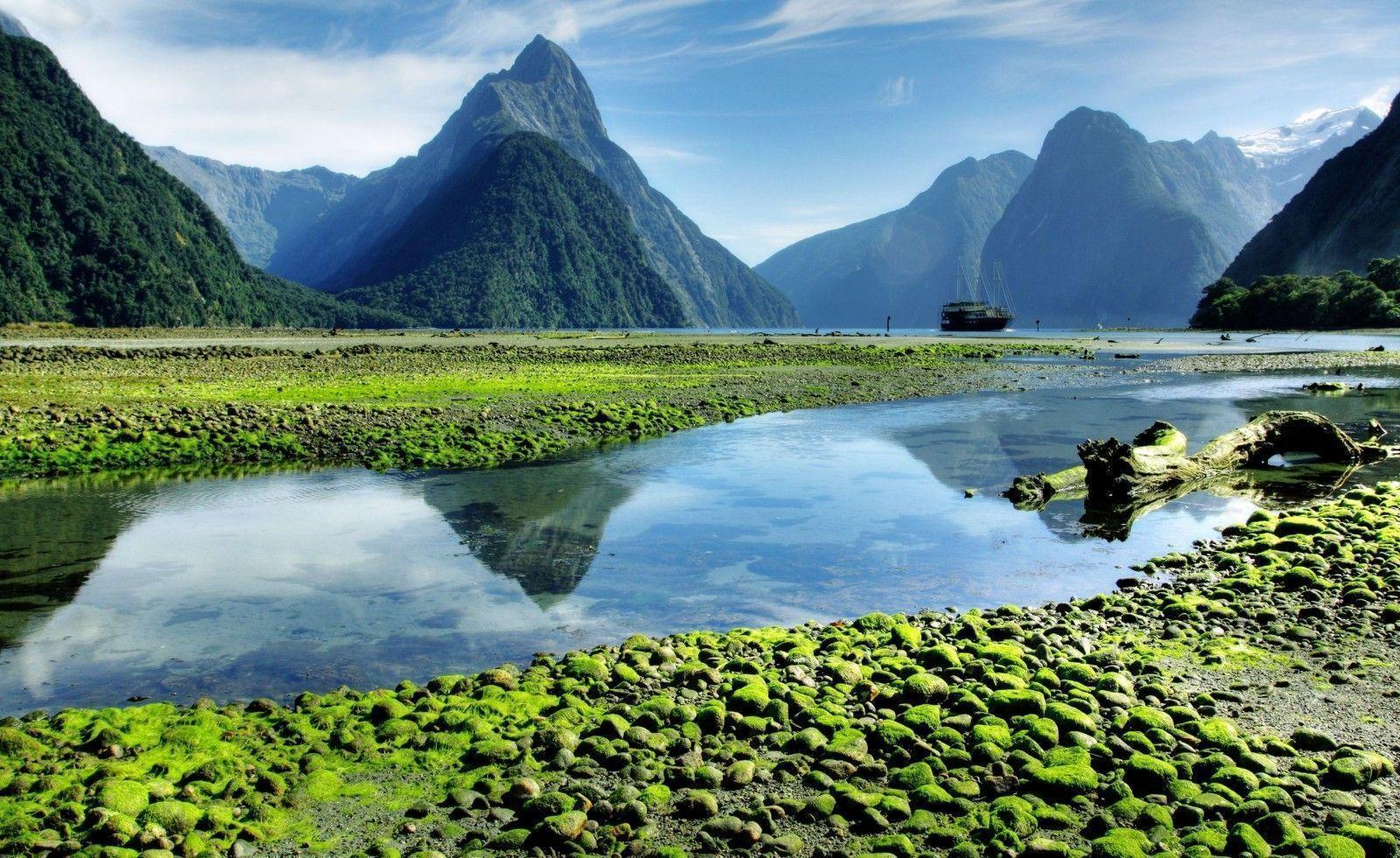 Milford Sound. Mountain views. Picture. Himalayas. Adventure