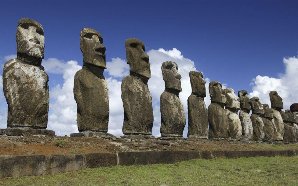 Who was the sculptor of the mysterious Moai statues?