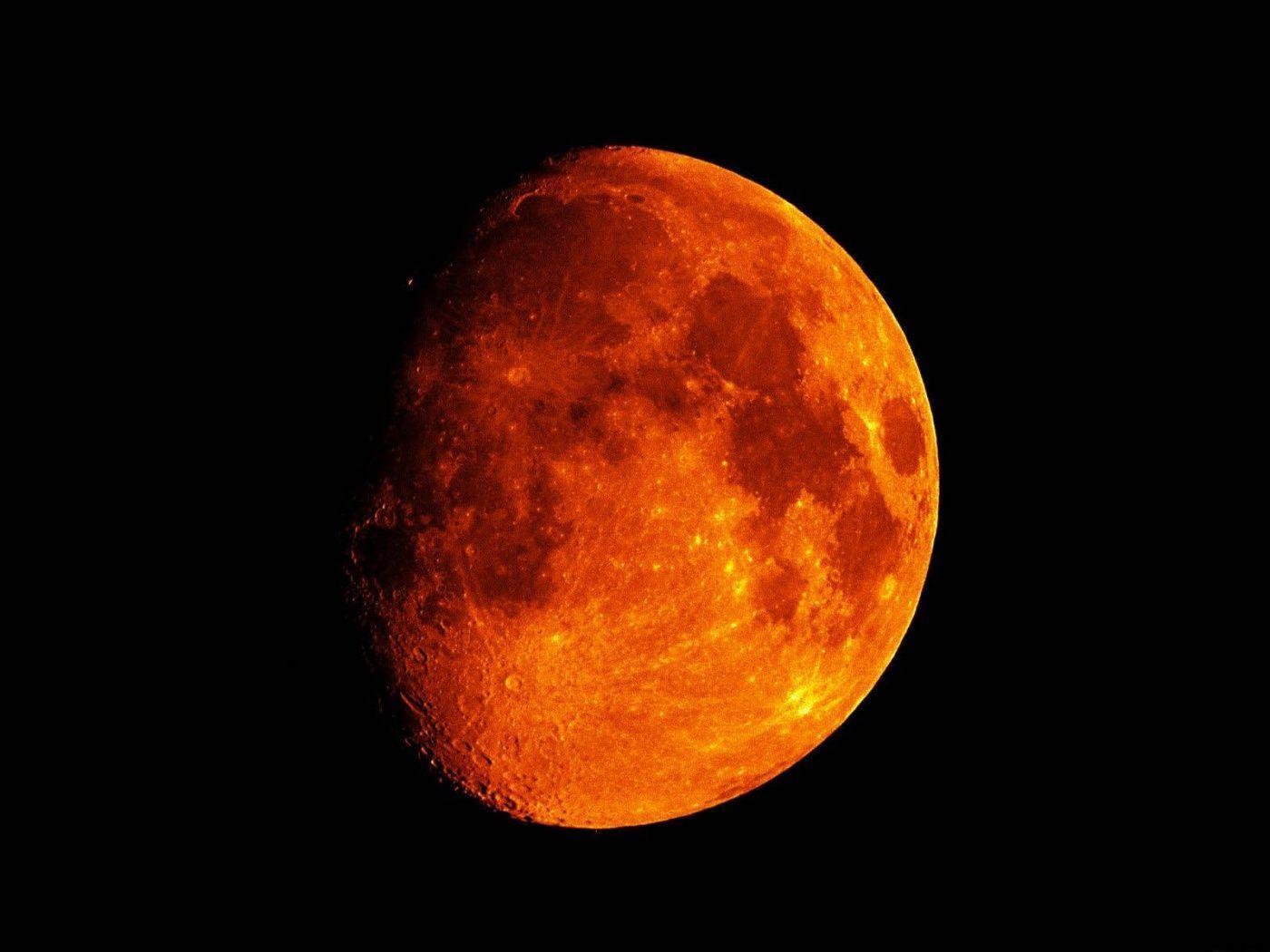 red moon pictsel wallpaper