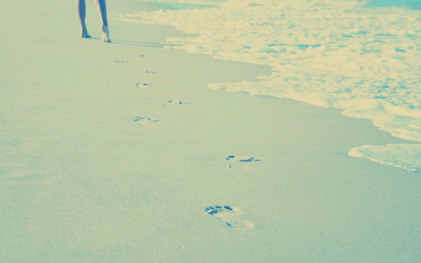 image For > Footprints In The Sand Wallpaper