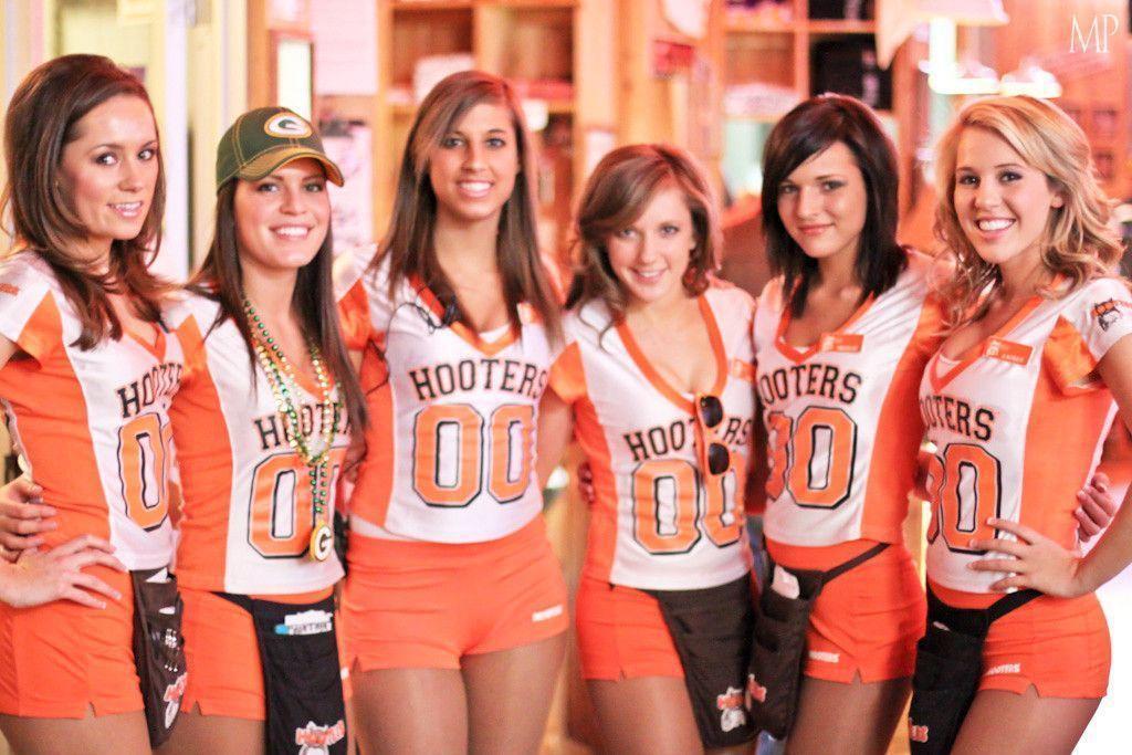 Hooters MOA By BM Photography