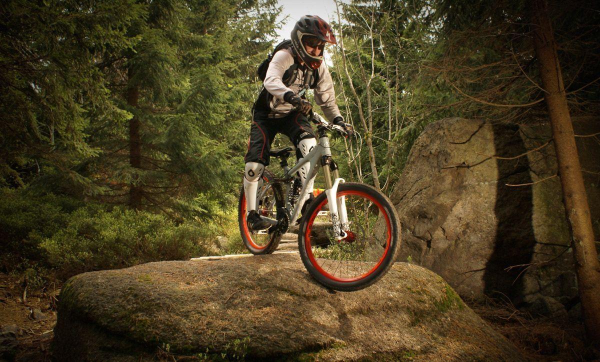 Mountain bike, downhill wallpaper + Life cicles AVI!