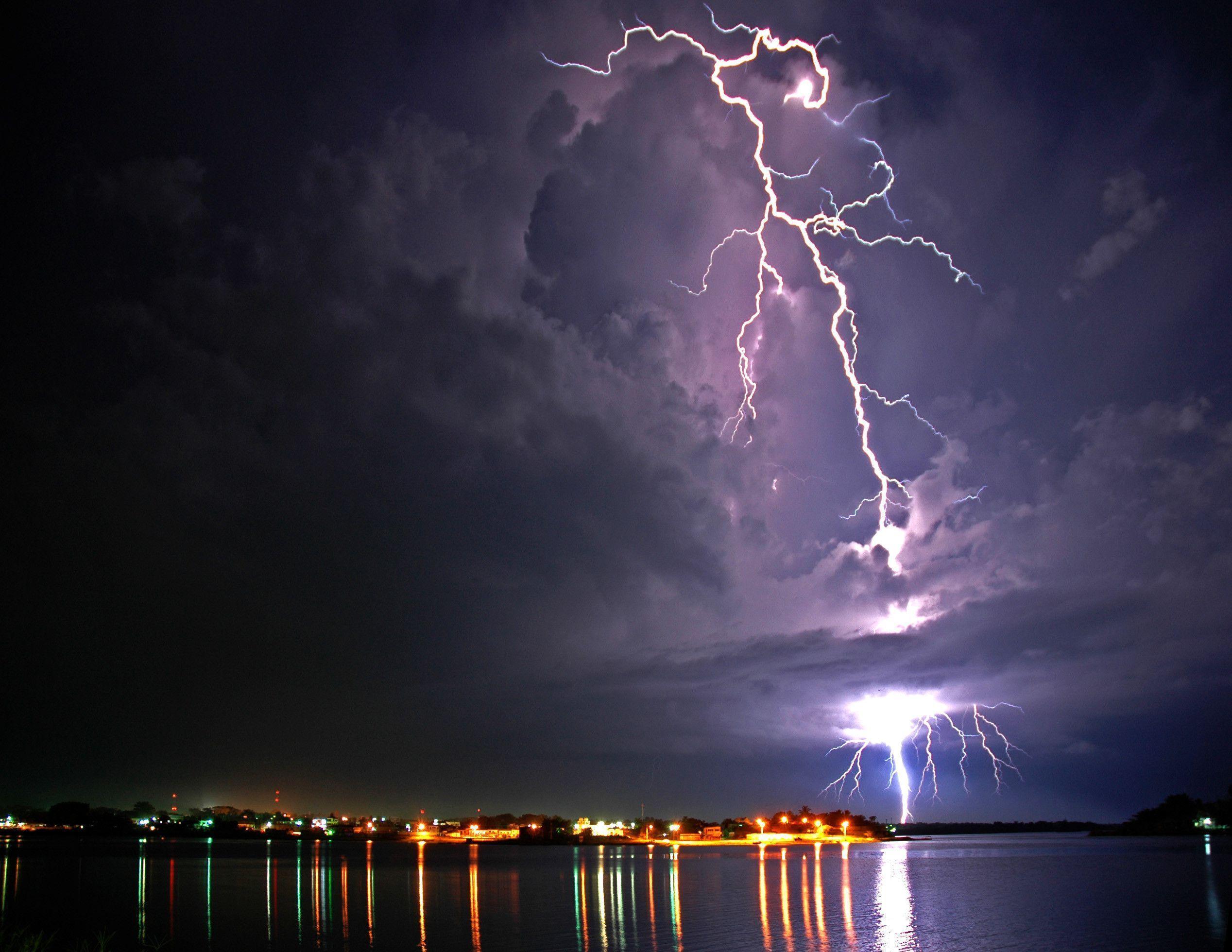 Impressive Lightning Storms for your Desktop Wallpaper. Thomas