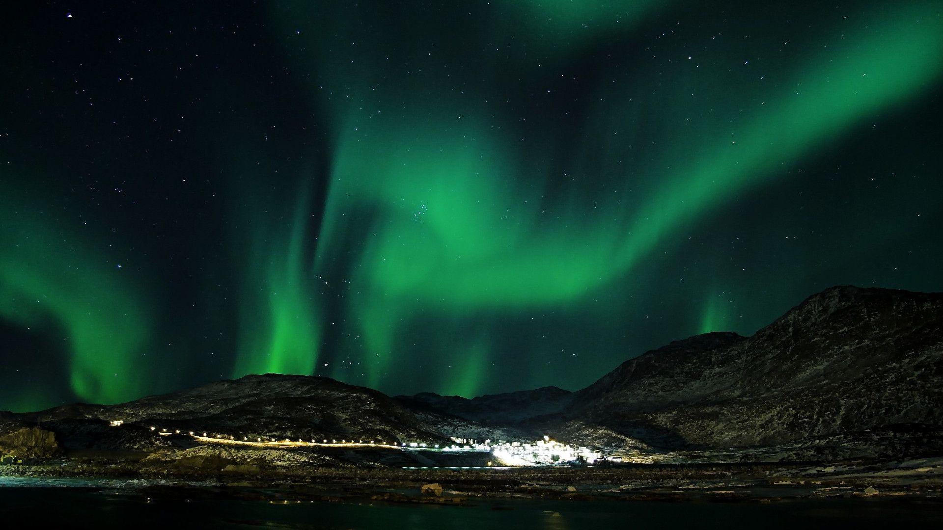 Aurora Borealis over village wallpaper Wide or HD