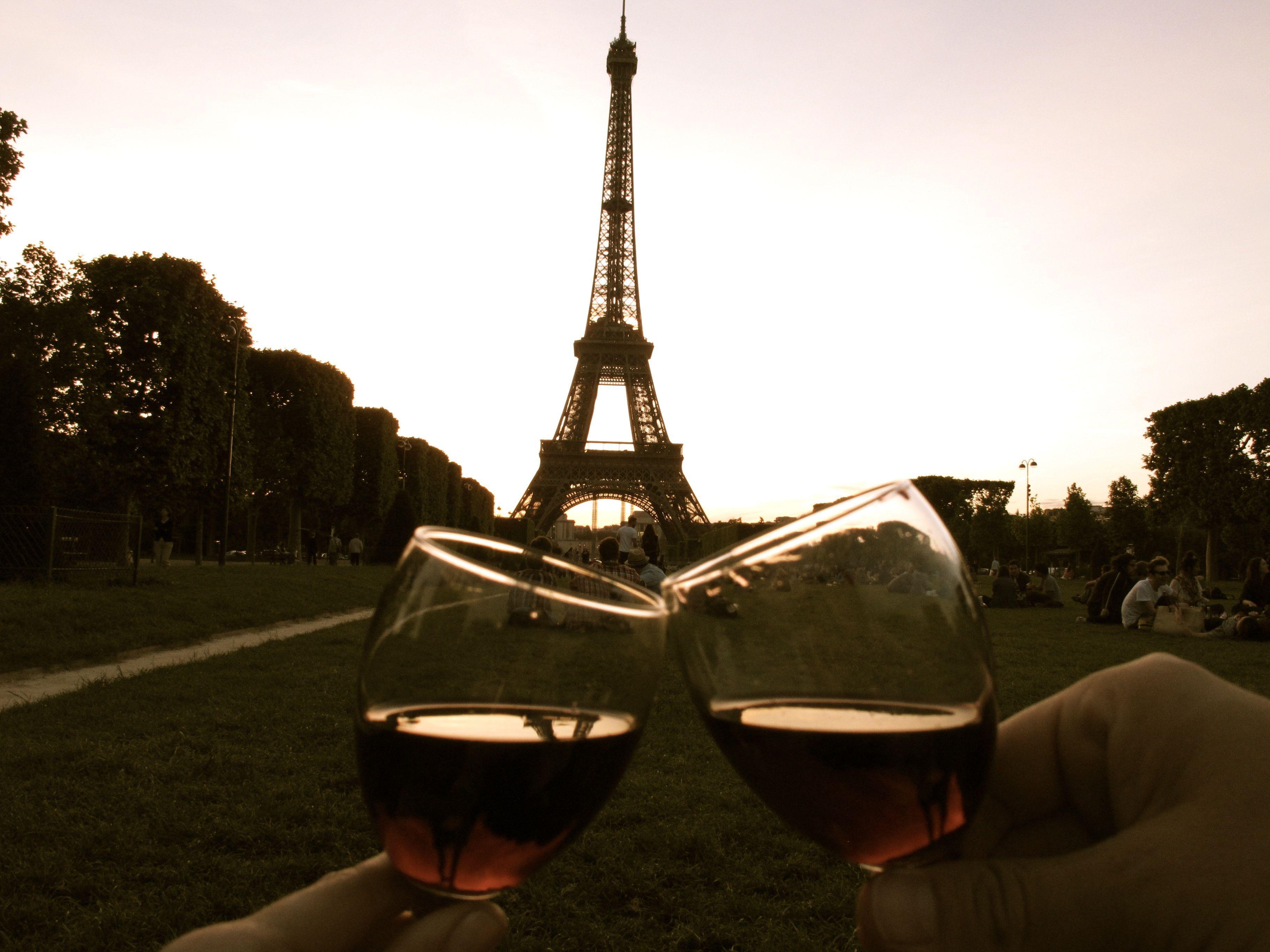 Red wine and the Eiffel Tower wallpaper and image