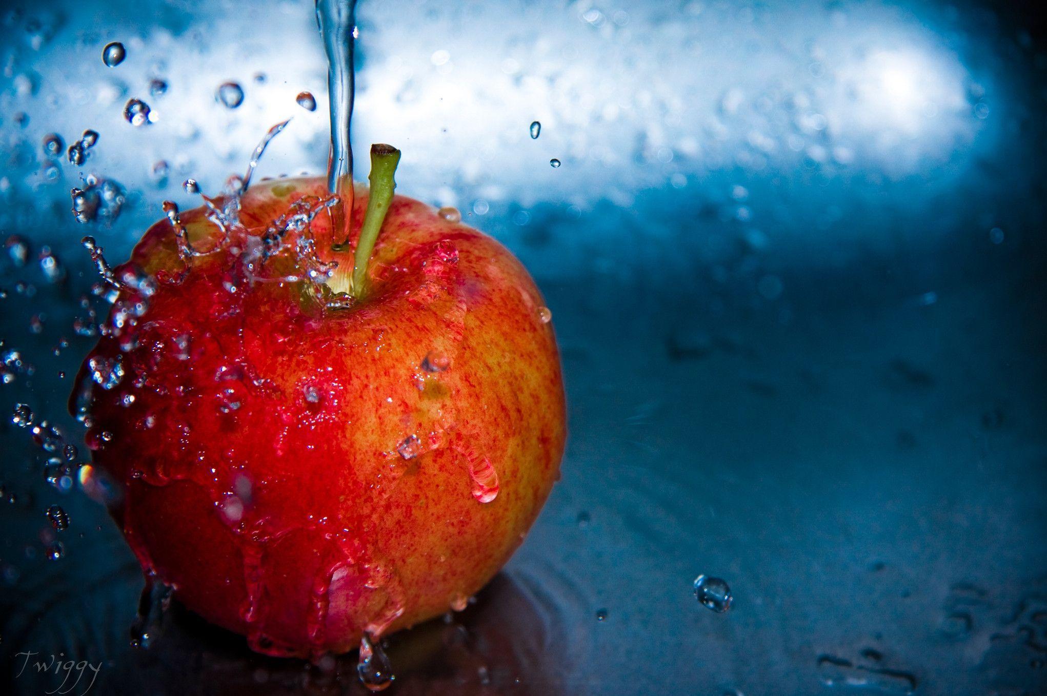 Apple Fruit Water Wallpaper HD
