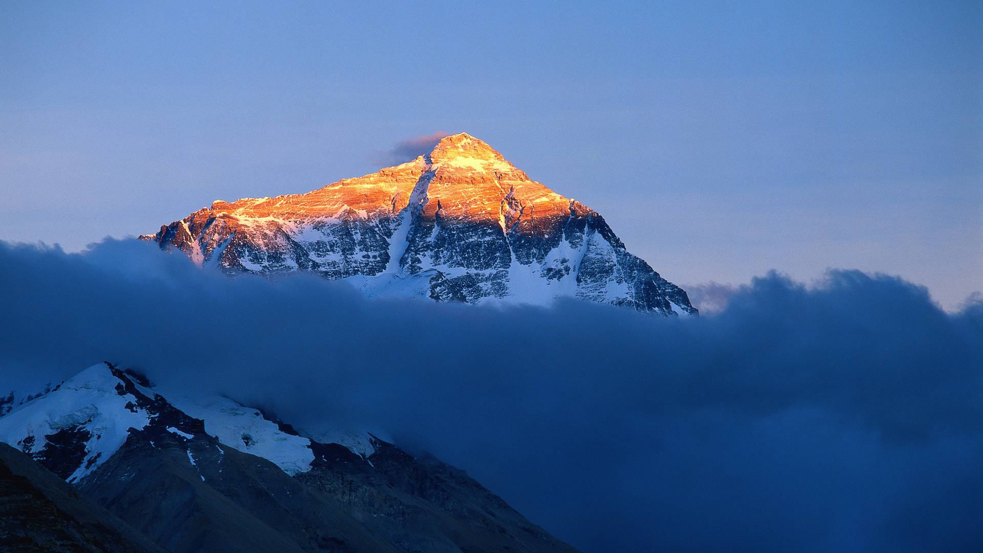 Everest Wallpaper