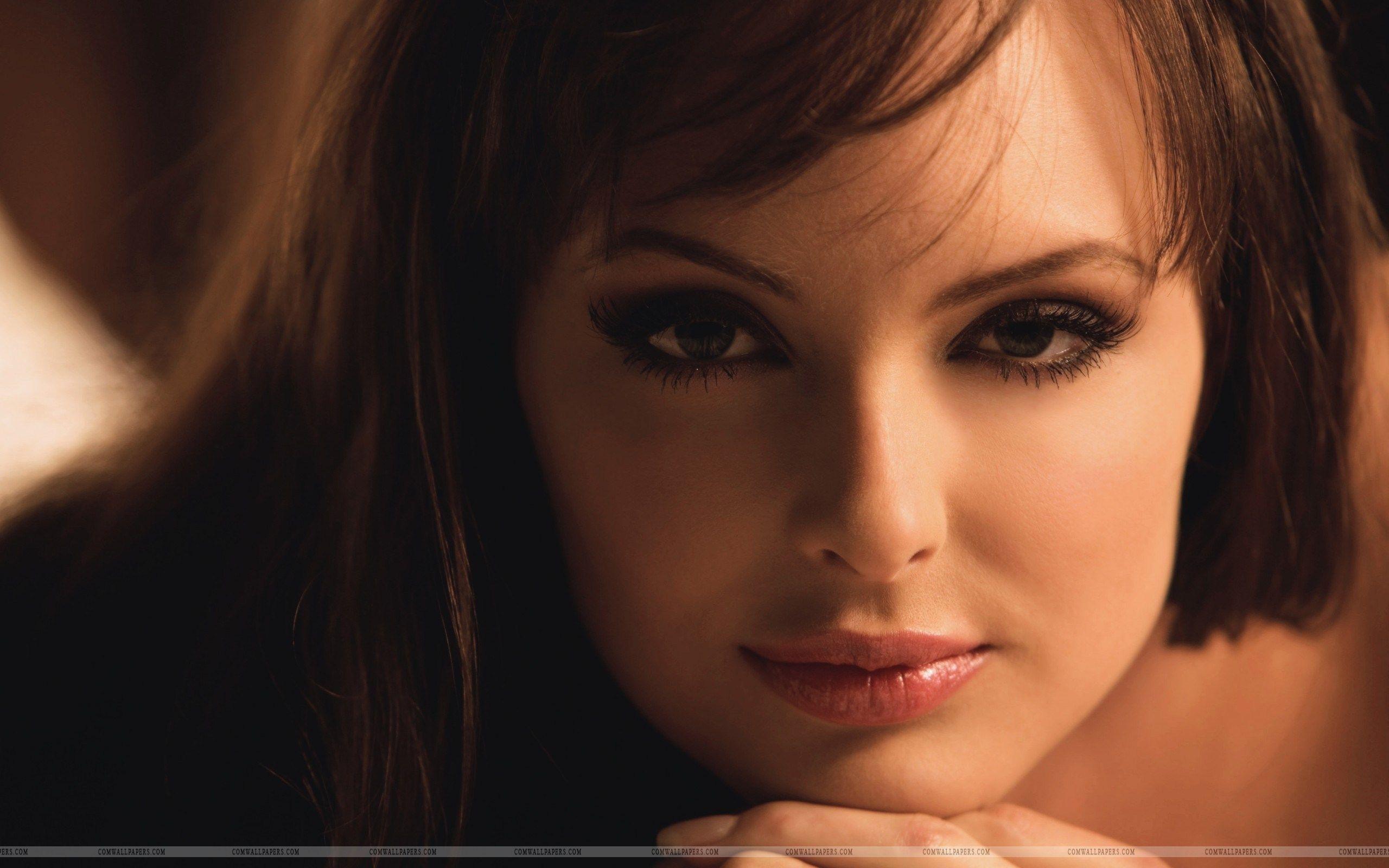 Beautiful Face Woman HD Wallpaper 2560x1600PX HD Wallpaper