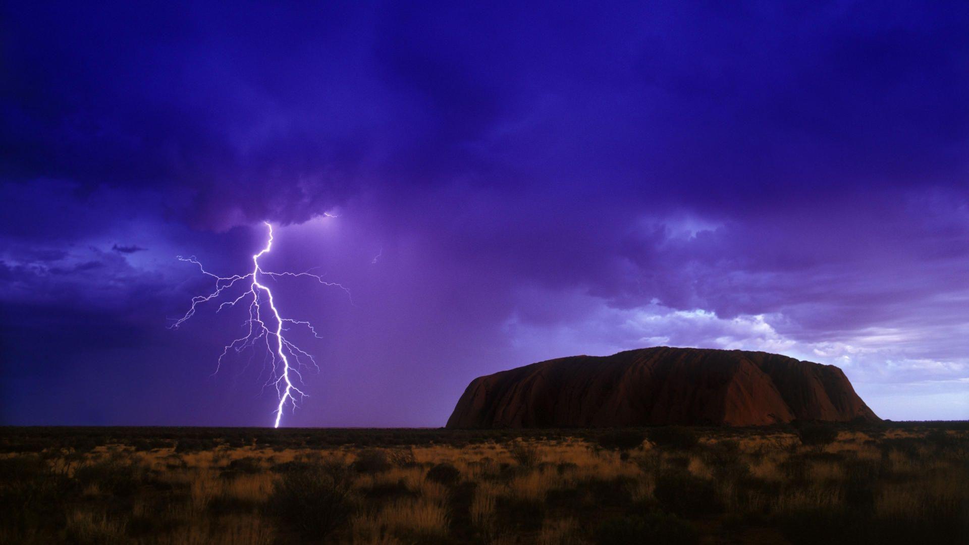 Lightning Over Uluru Natl Park Stormy Sky HD wallpaper #
