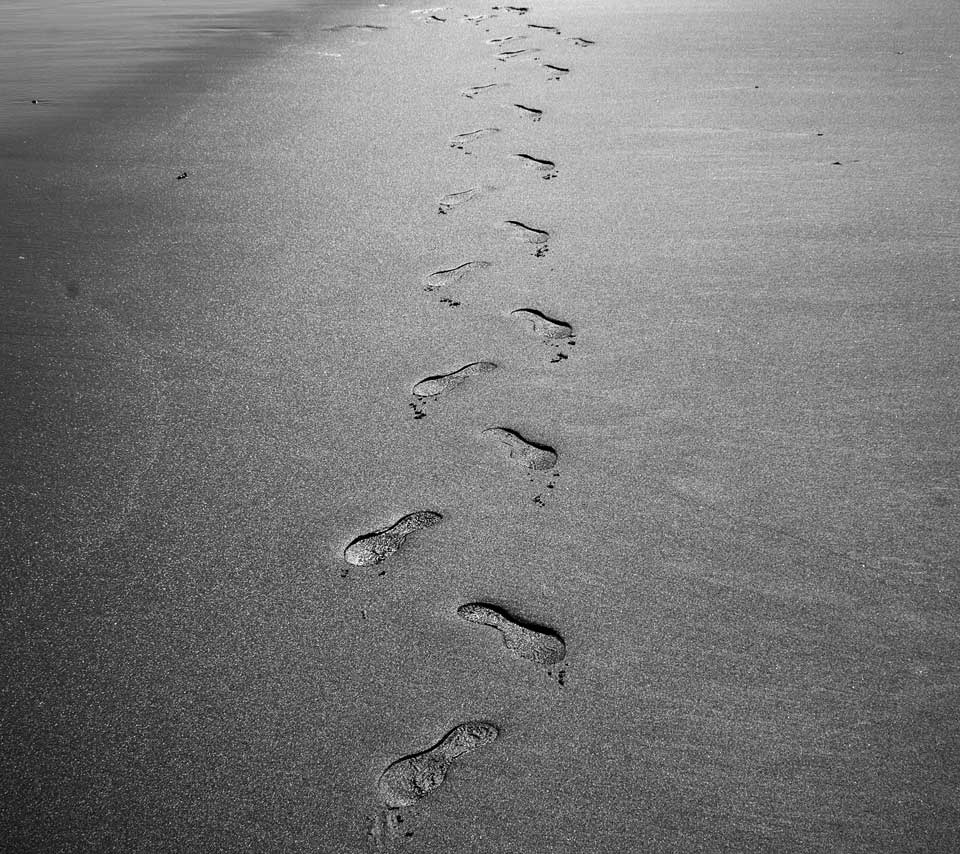 Footprints On The Beach Sand Tablet Phone Wallpaper Background