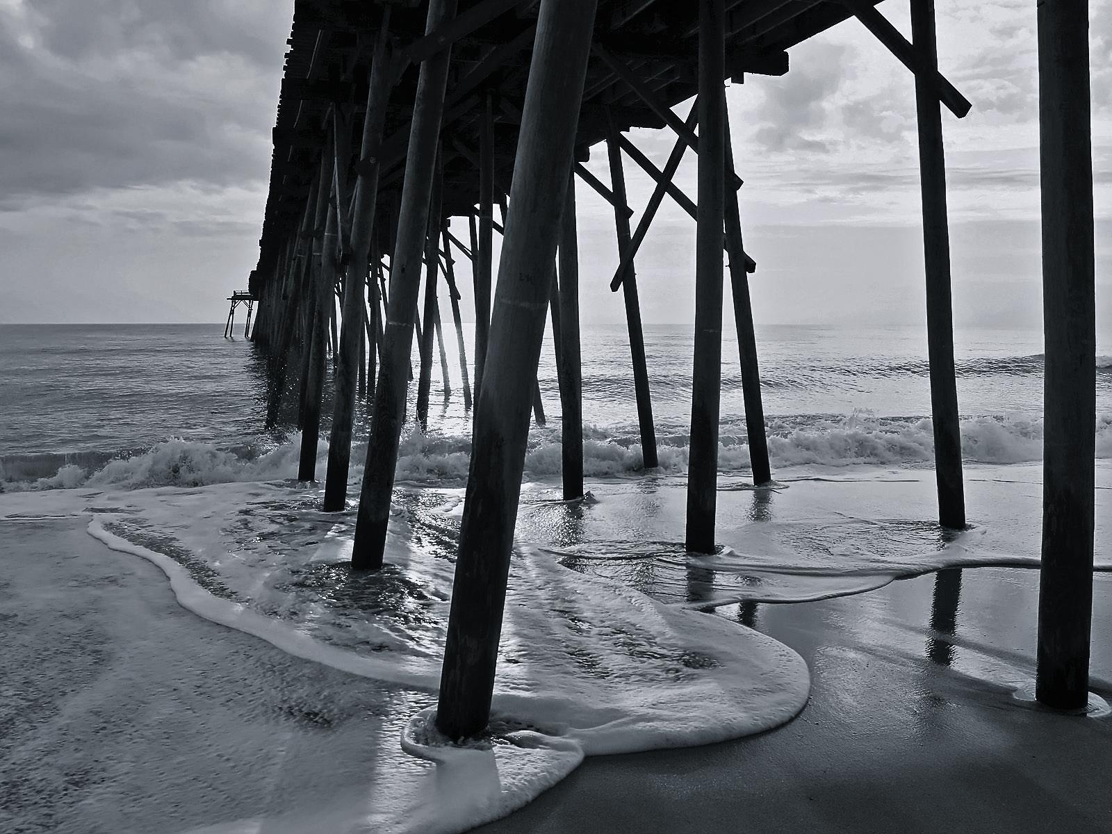 Black and White Surf and Pier wallpaper. The Long Goodbye