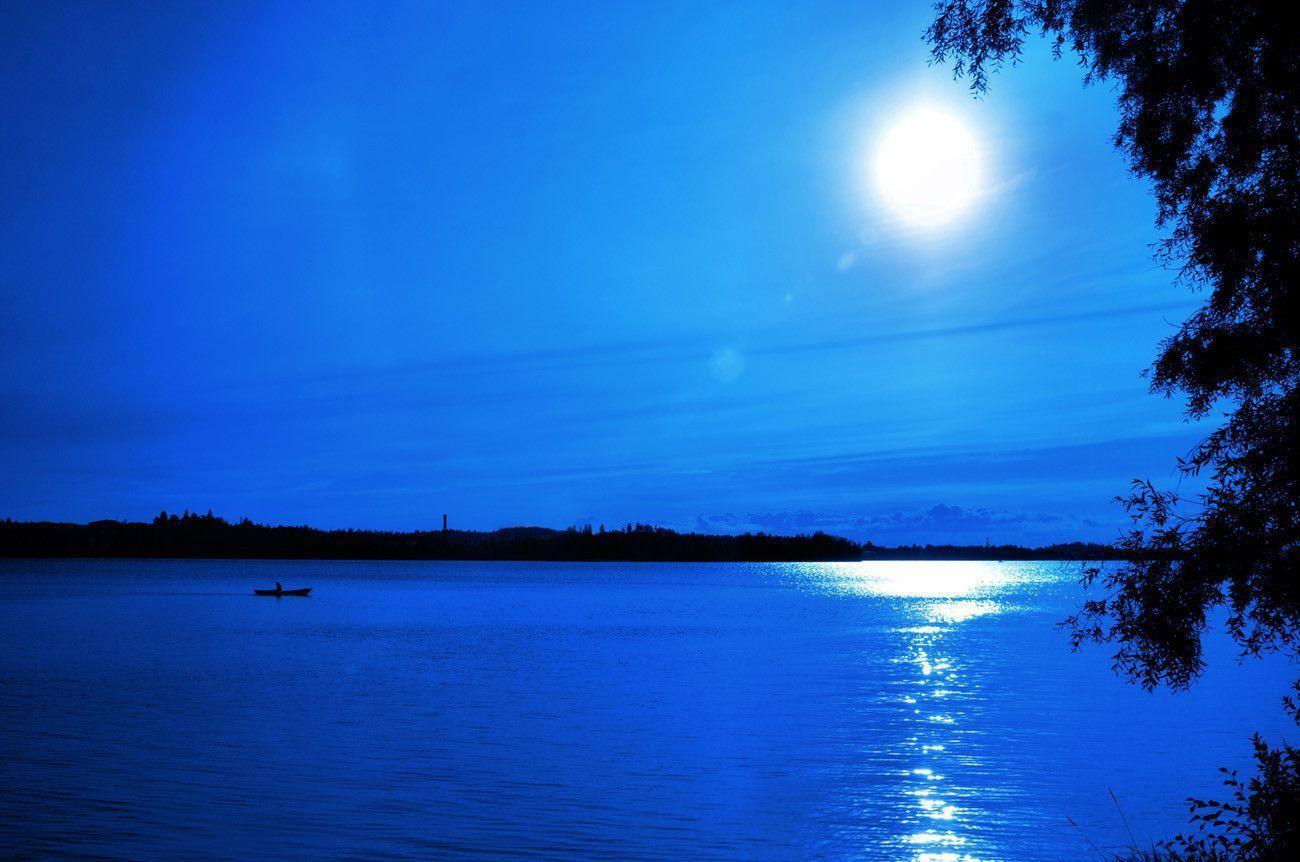 QQ Wallpaper: Blue Moon Light Wallpaper