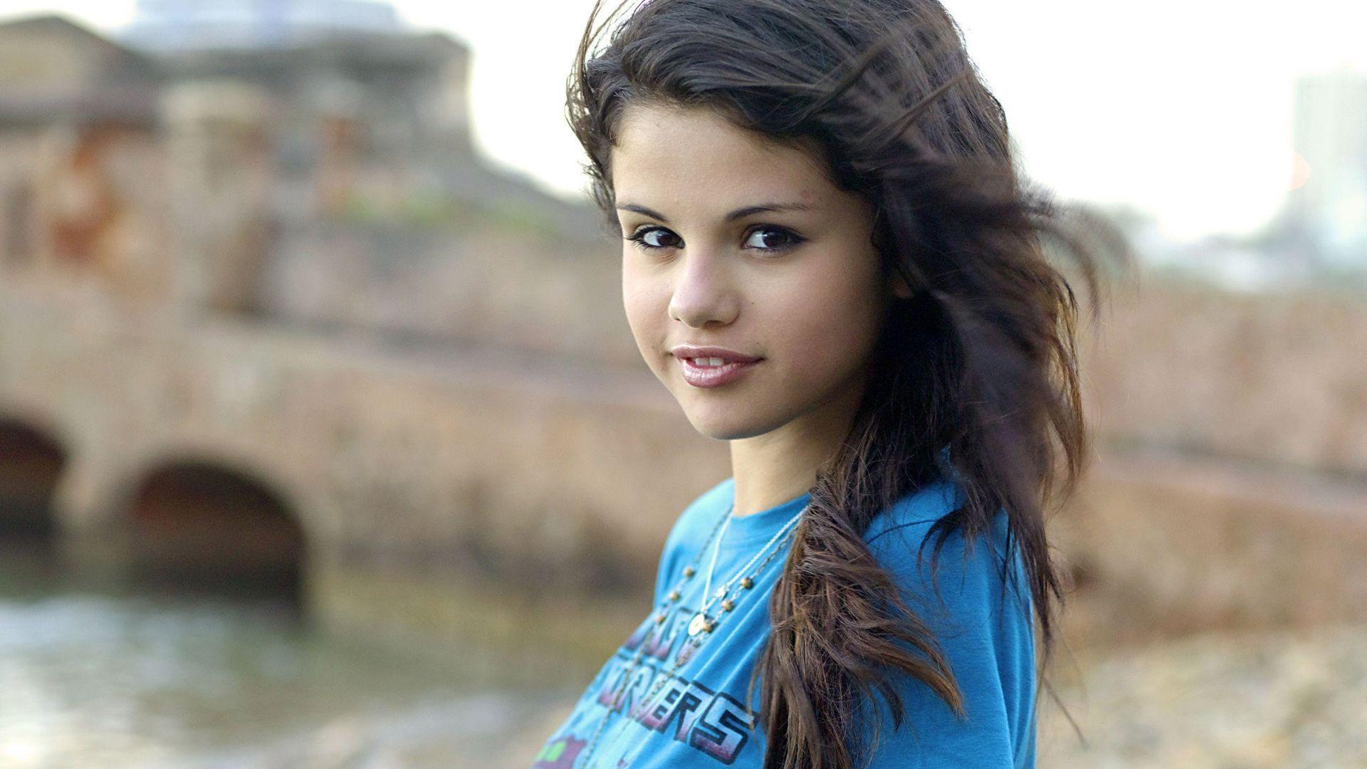 Selena Gomez Cool HD Wallpaper Picture on ScreenCrot