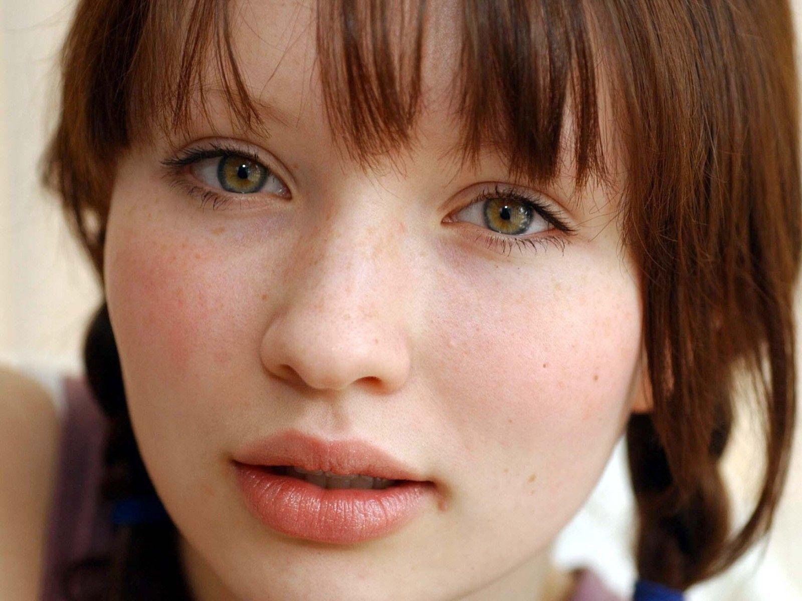 Emily Browning Wallpapers - Wallpaper Cave