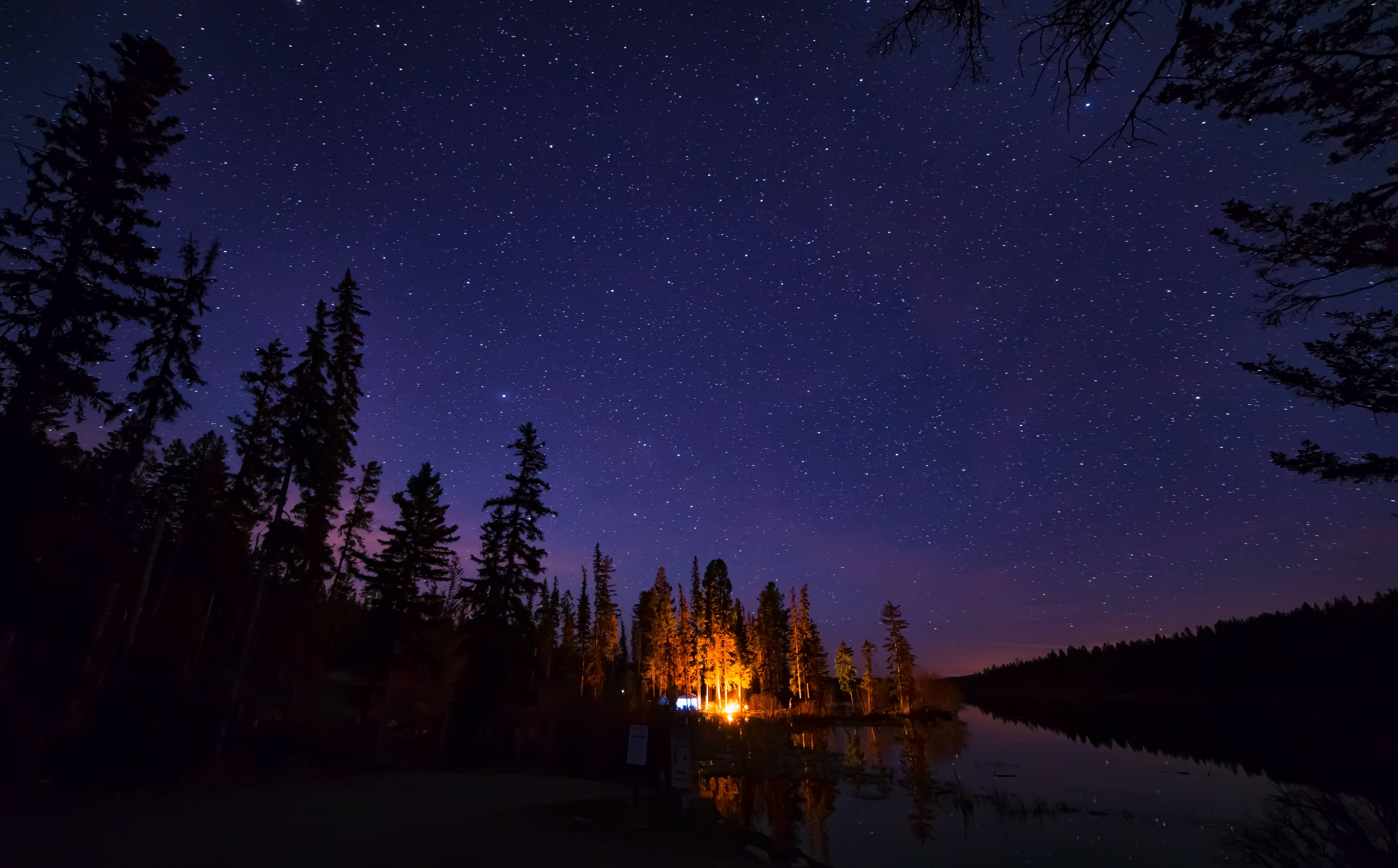Download wallpaper Distant Campfire, Roche Lake Provincial Park