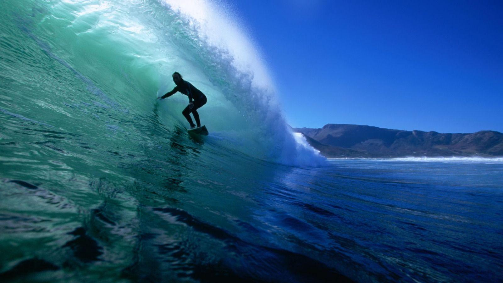 Surfing 1600 x 900 Wallpaper
