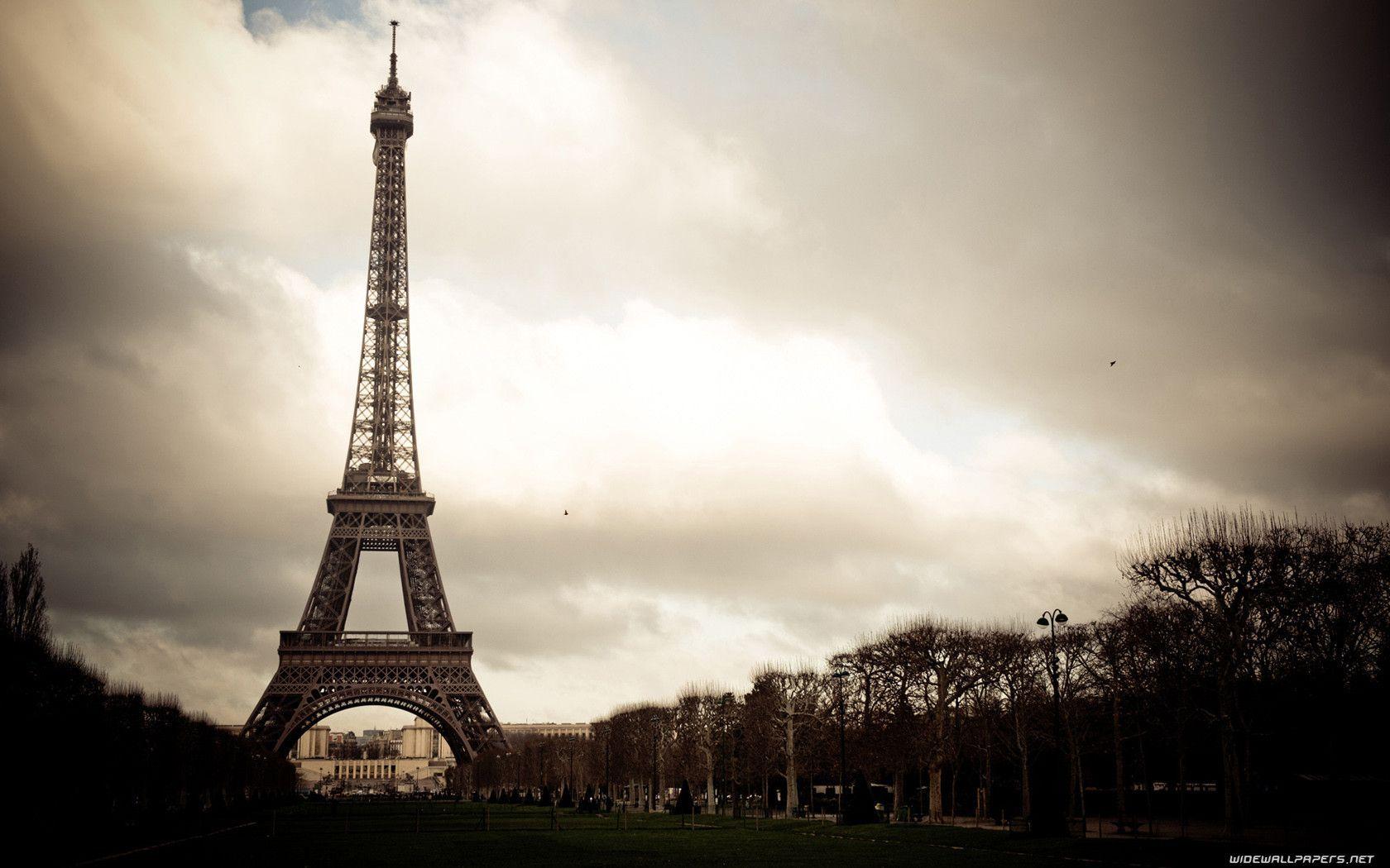 Fantastic Eiffel Tower In Paris Wallpaper HD Widescreen Picture