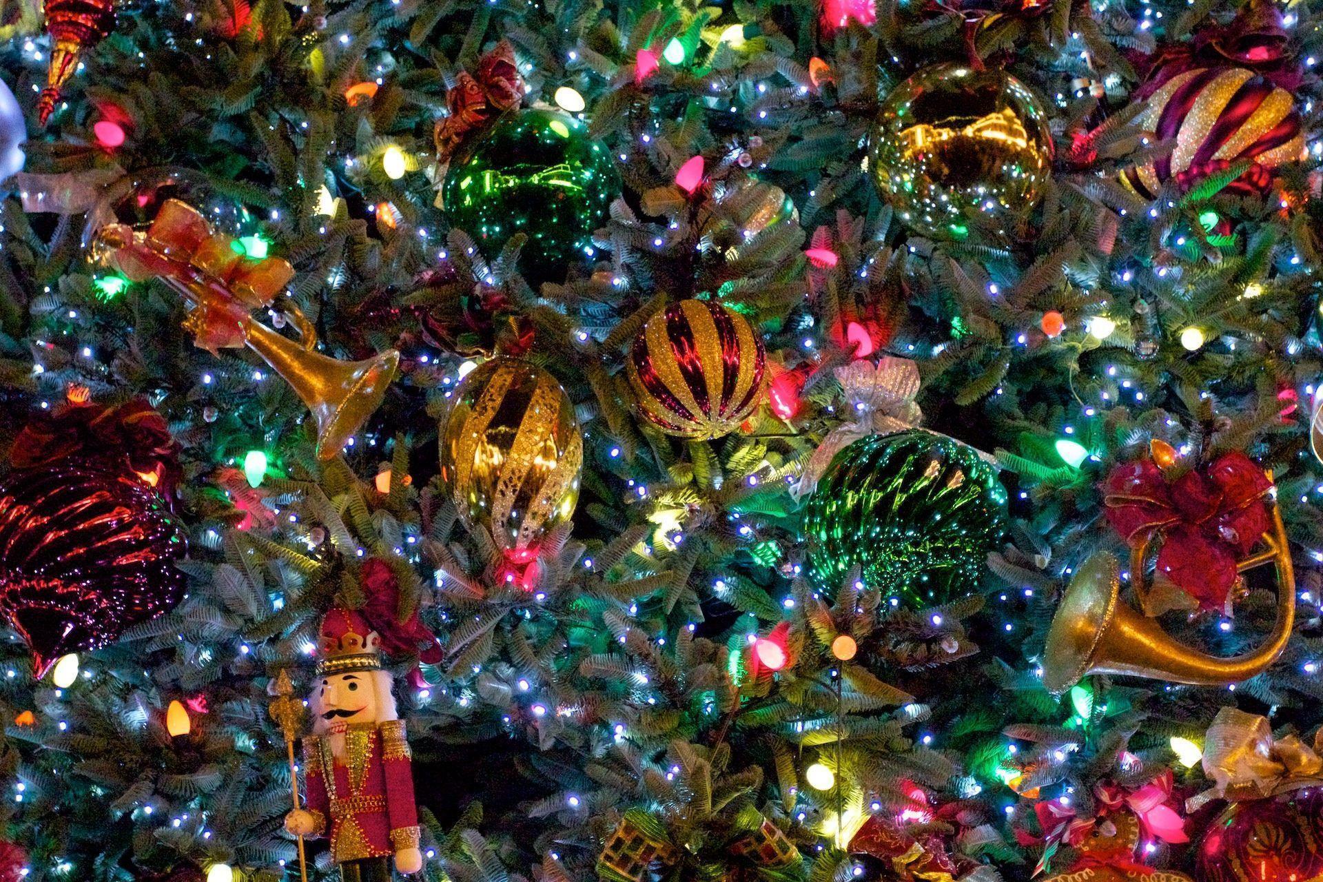 Christmas Tree Desktop Wallpaper For Desktop taken from Superb
