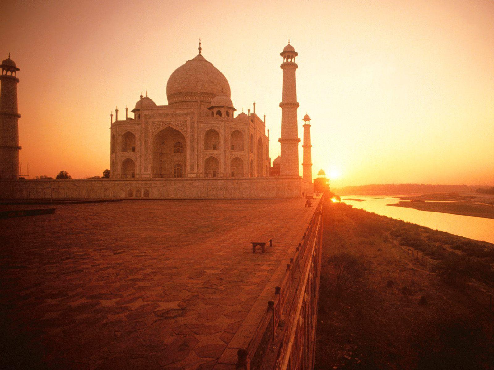 The Taj Mahal at Sunset India Wallpaper