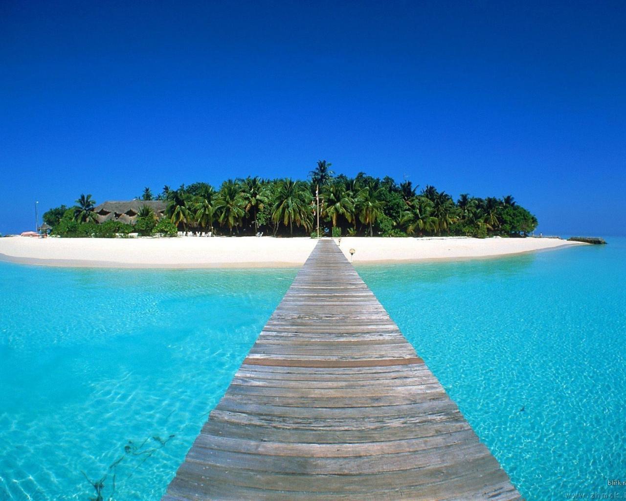 Beach and Beautiful Island Desktop wallpaper background 1280x1024