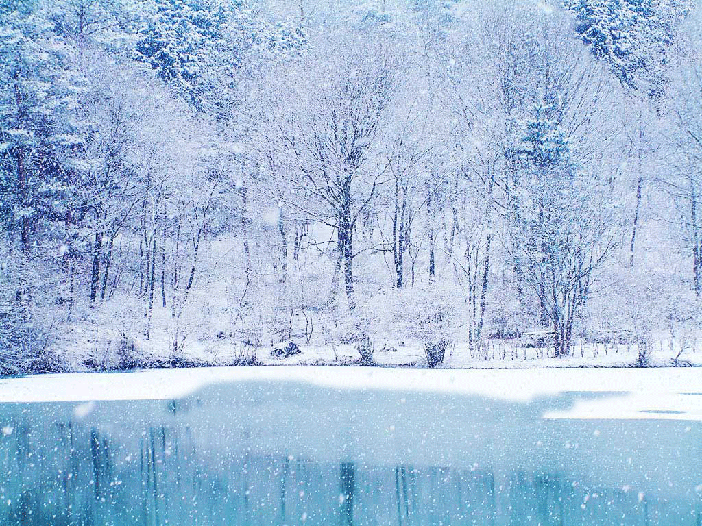 湖の雪 冬 を感じさせてくれるpcデスクトップ壁紙 雪 自然と風景 クリスマス イラスト Naver まとめ