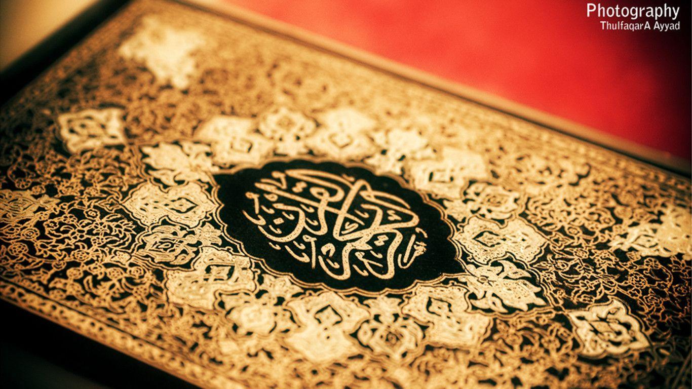 Wallpaper with Holy Quran