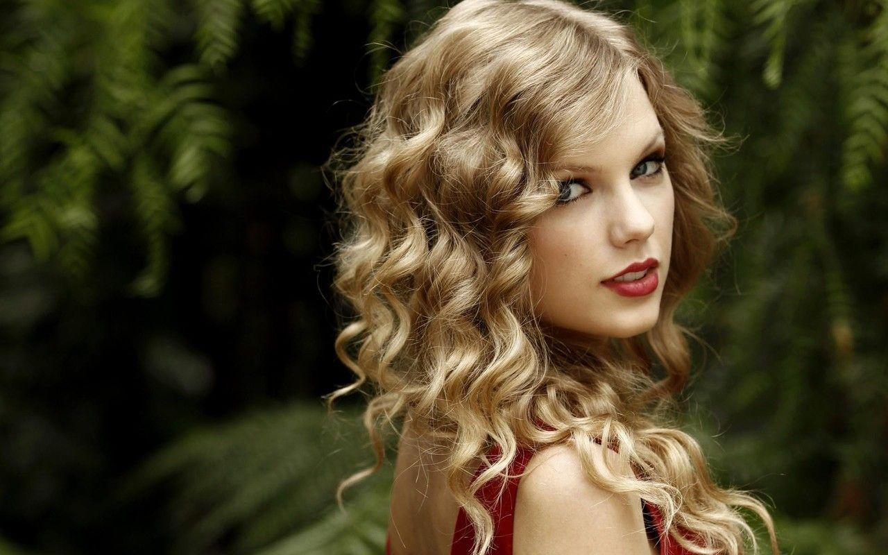 Download Taylor Swift wallpaper Background