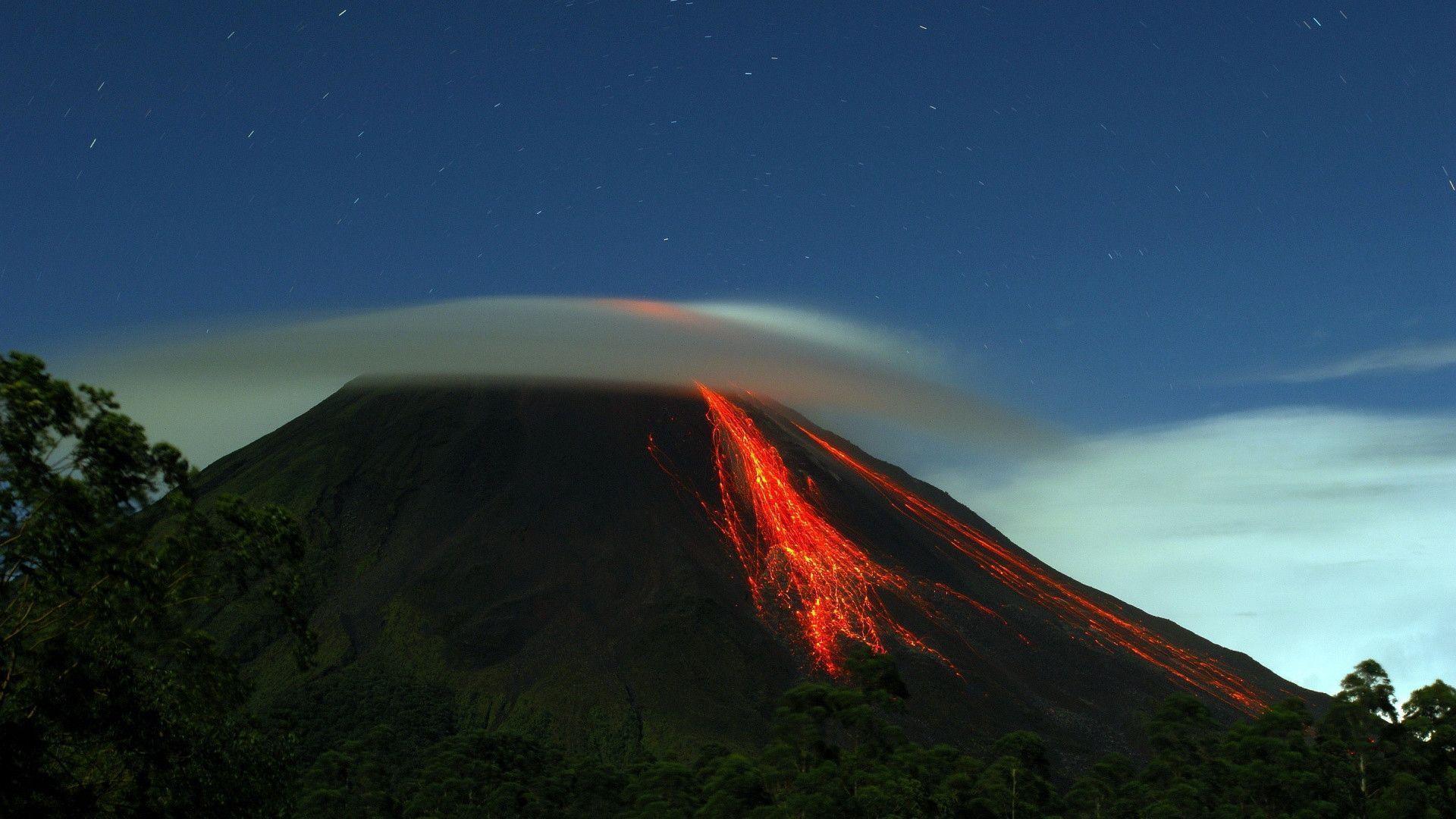 Volcano eruption Wallpaper