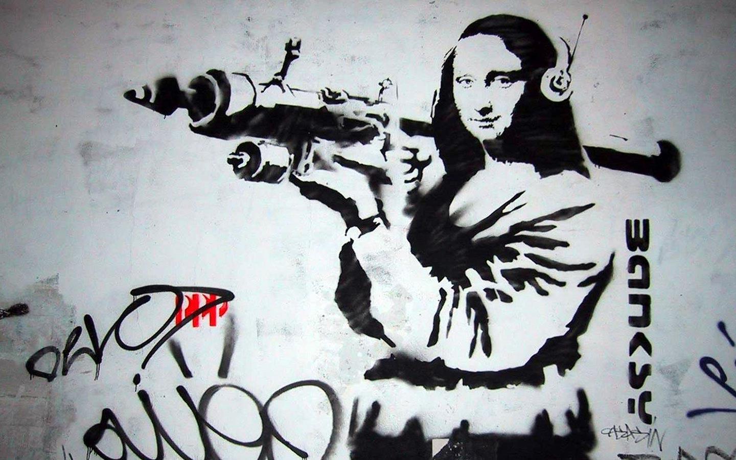 Mona Lisa Bazooka Banksy Wallpaper