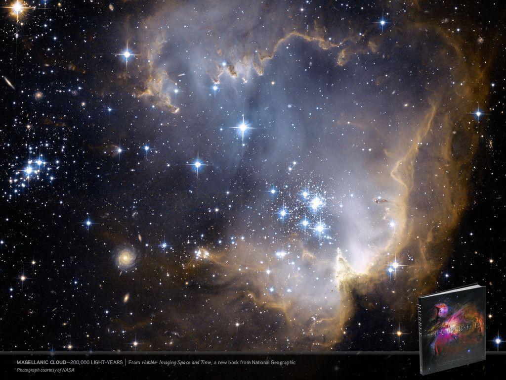 NG Store: Hubble Telescope Wallpaper