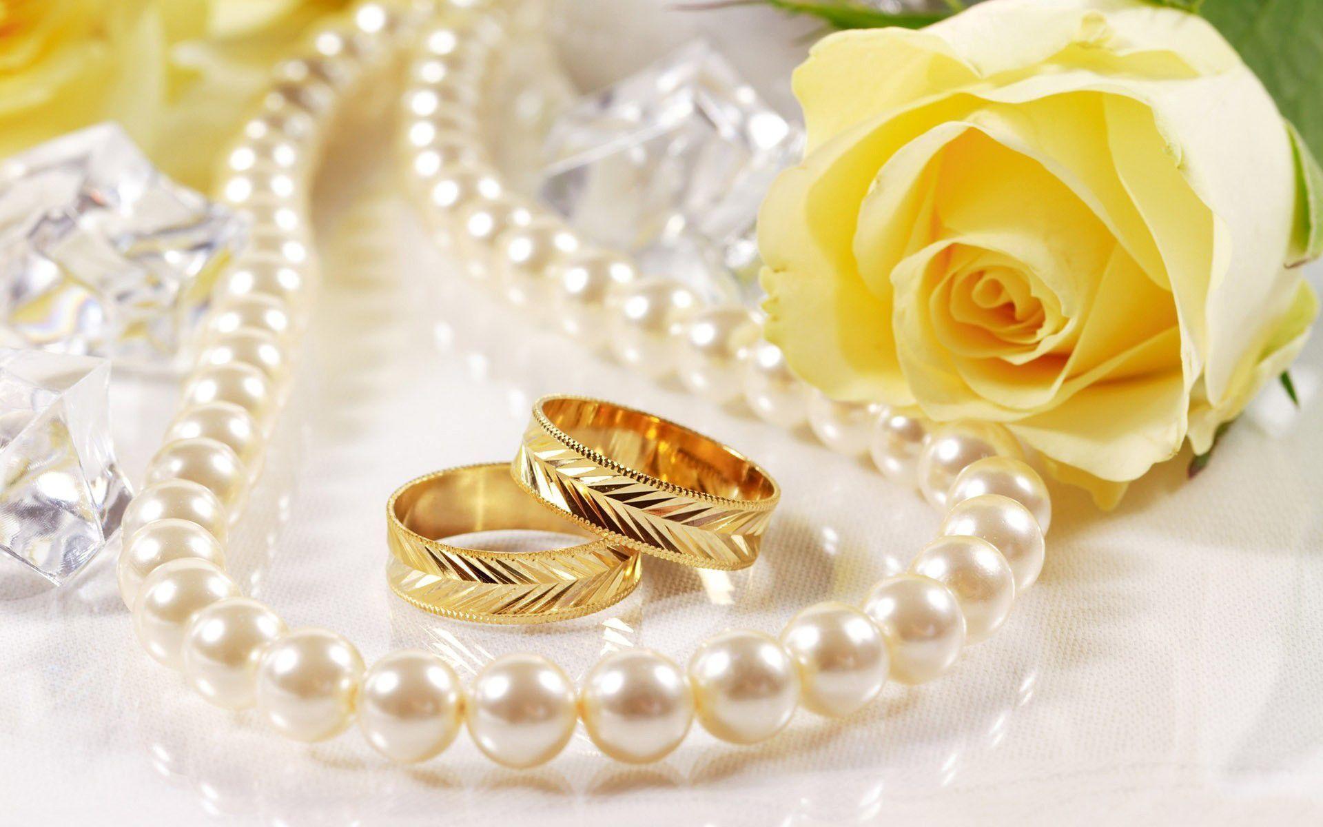 yellow rose ring and pearl. New Year Wallpaper