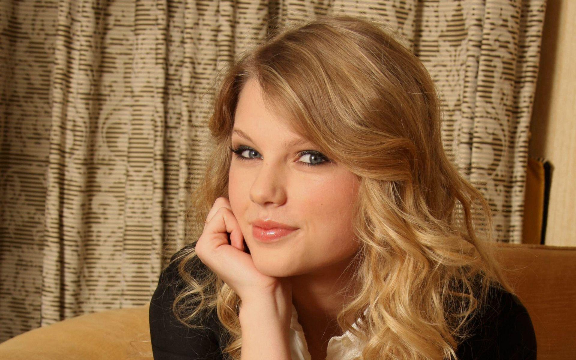 Taylor Swift Safe And Sound Makeup wallpaper