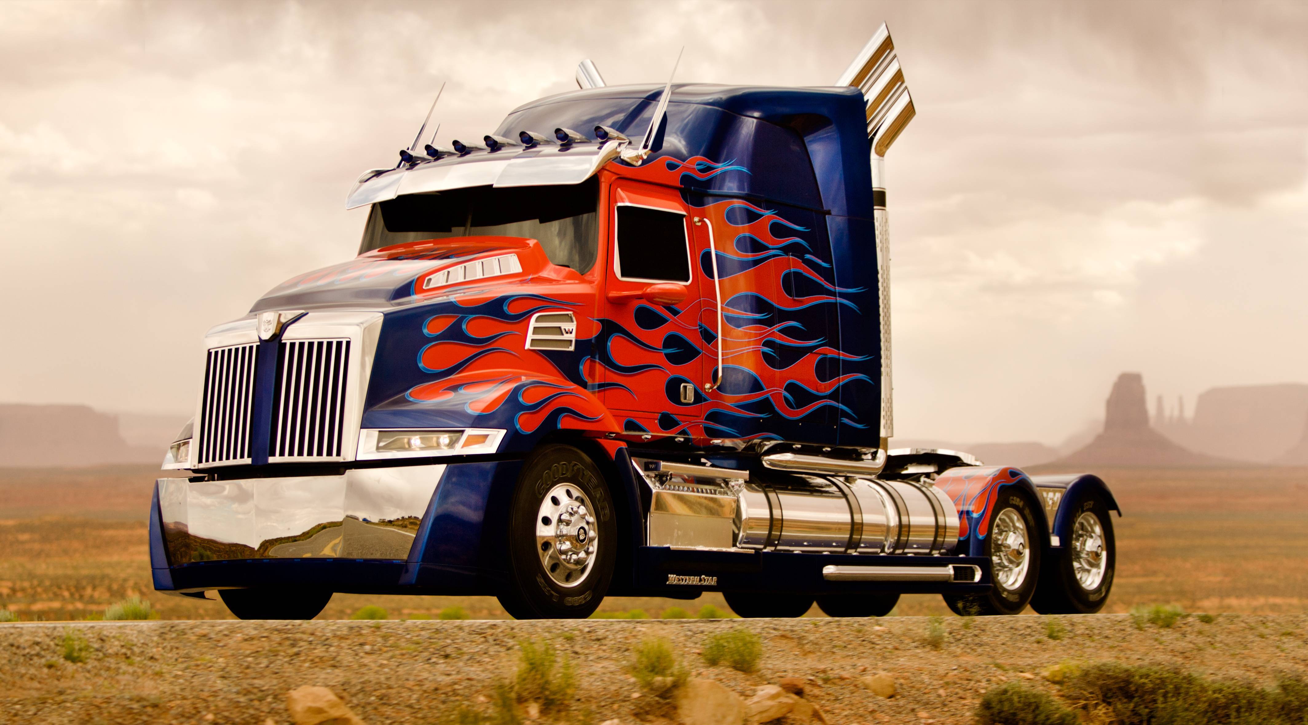 TRANSFORMERS 4: First Look At The New & Improved Optimus Prime
