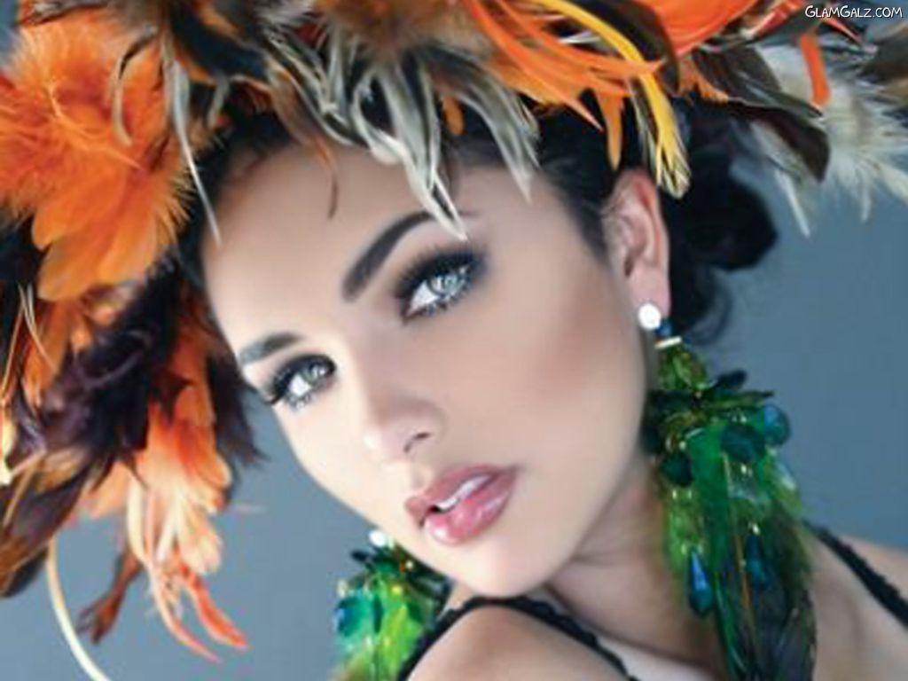 GlamGalz.com. Colorful Beautiful Women Wallpaper