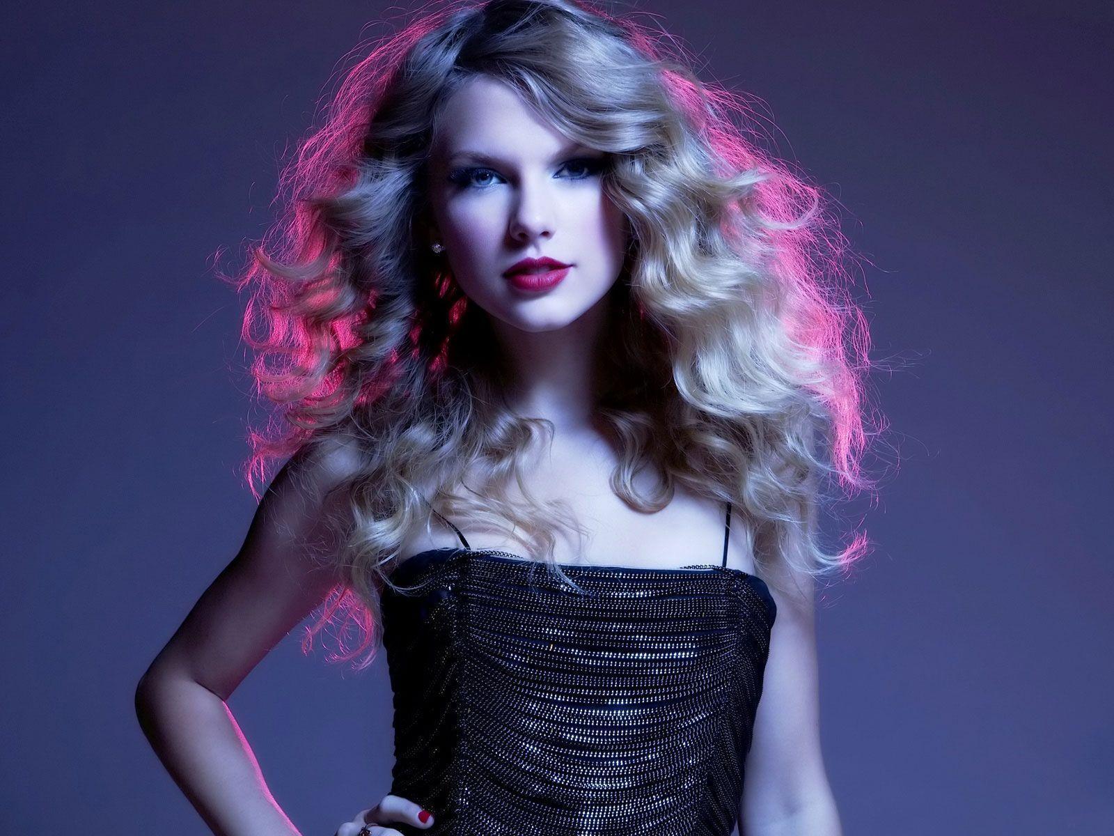 Taylor Swift Latest 2010 Wallpaper