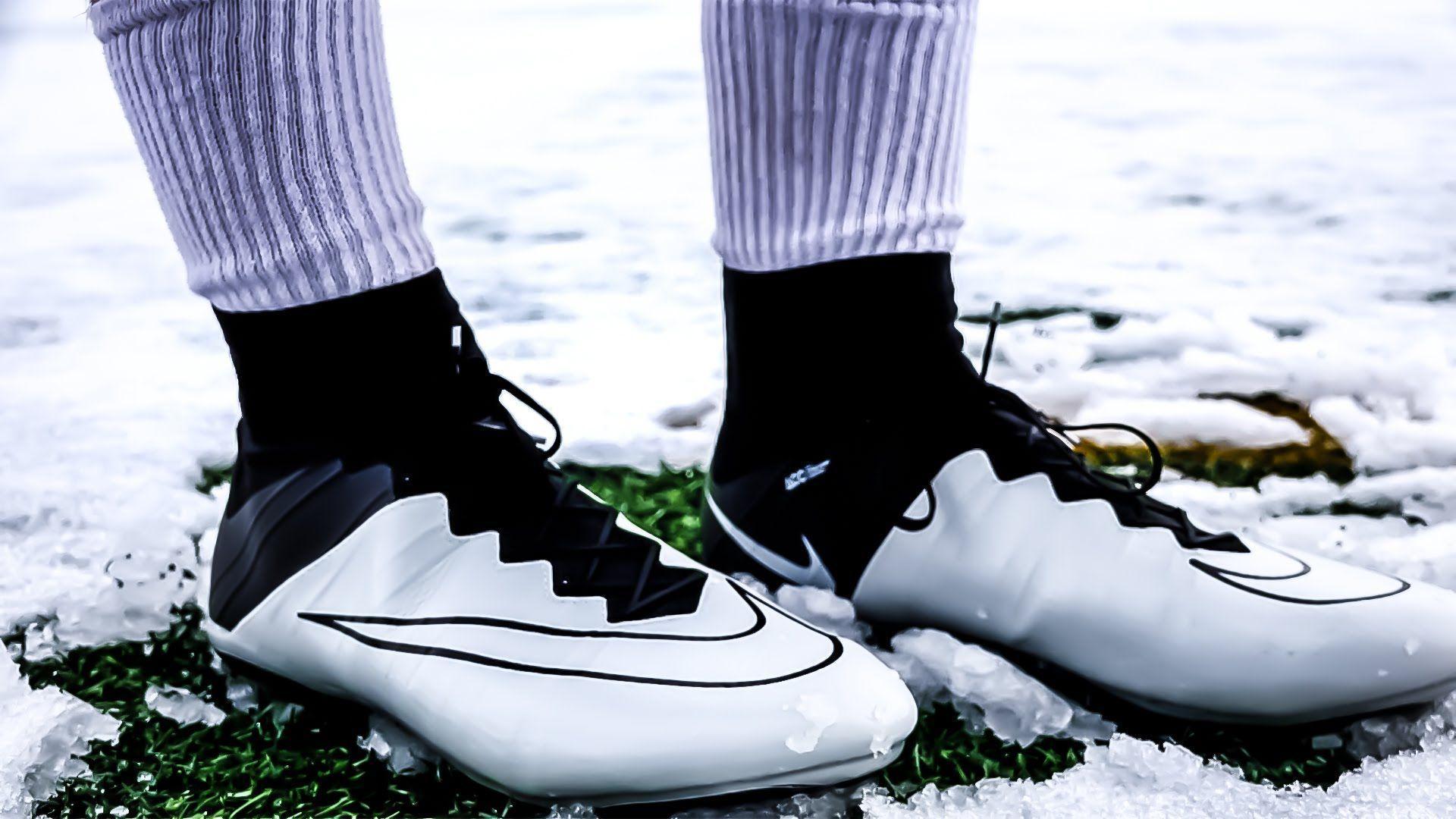 Testing NEW Cristiano Ronaldo Boots: Nike Mercurial Superfly IV