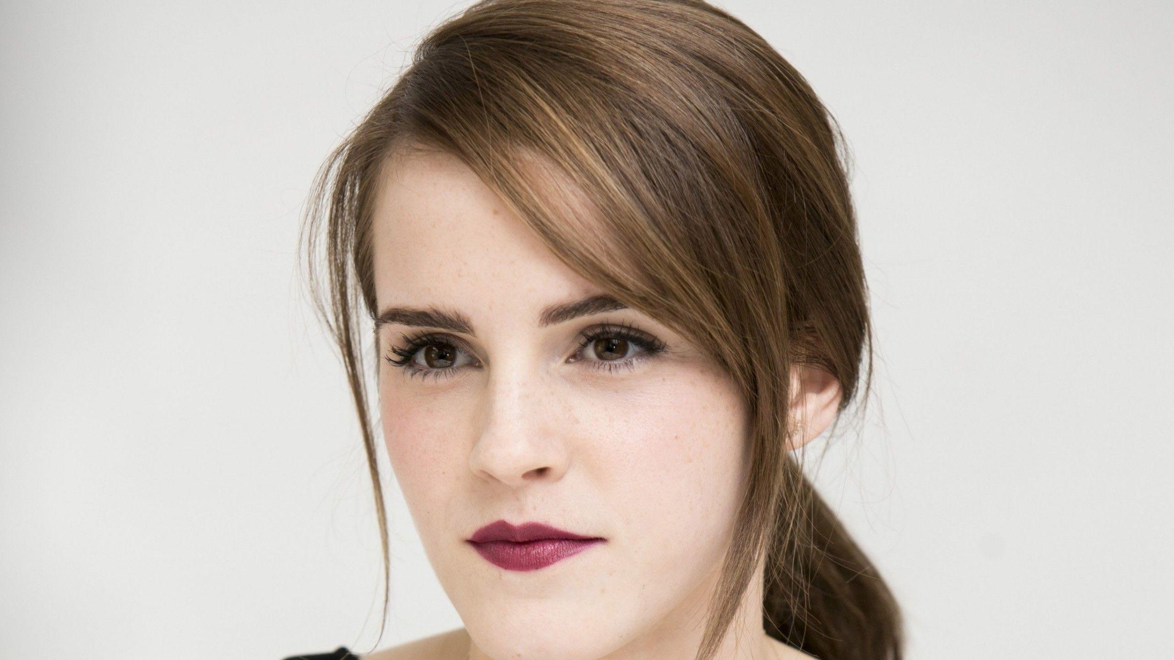 Beautiful Posh Emma Watson HD Wallpaper