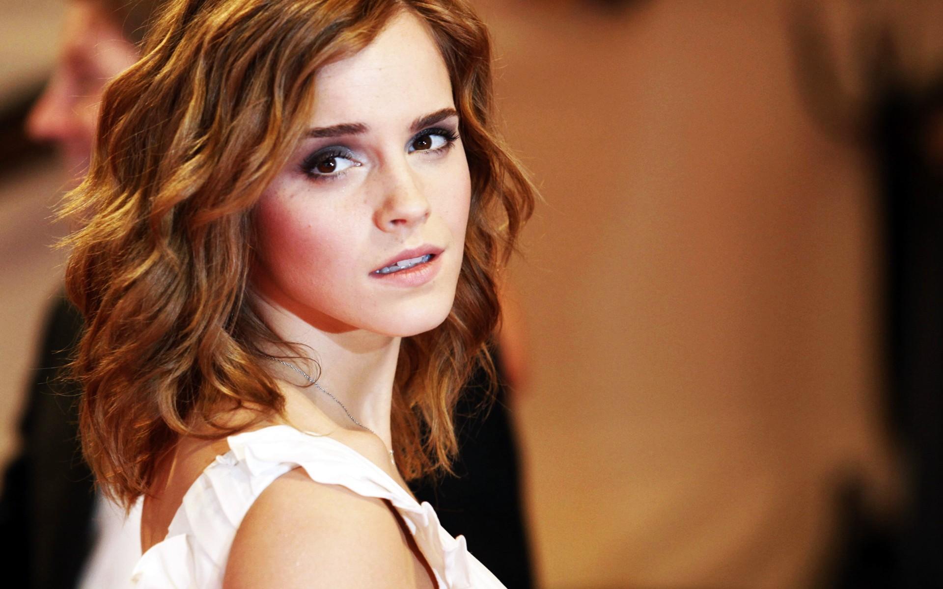 Emma Watson Latest Photo. Download HD Wallpaper Photo