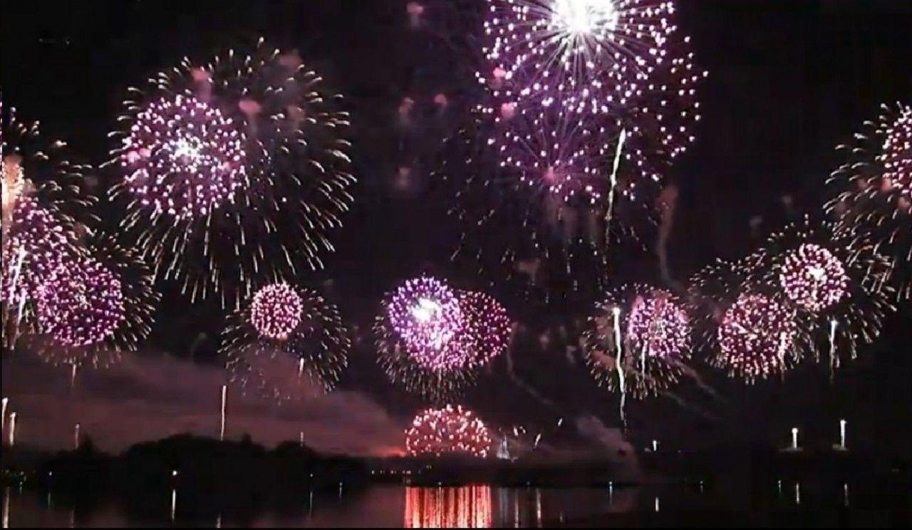 New Year Eve Fireworks HD Wallpaper. Free Desktop Wallpaper