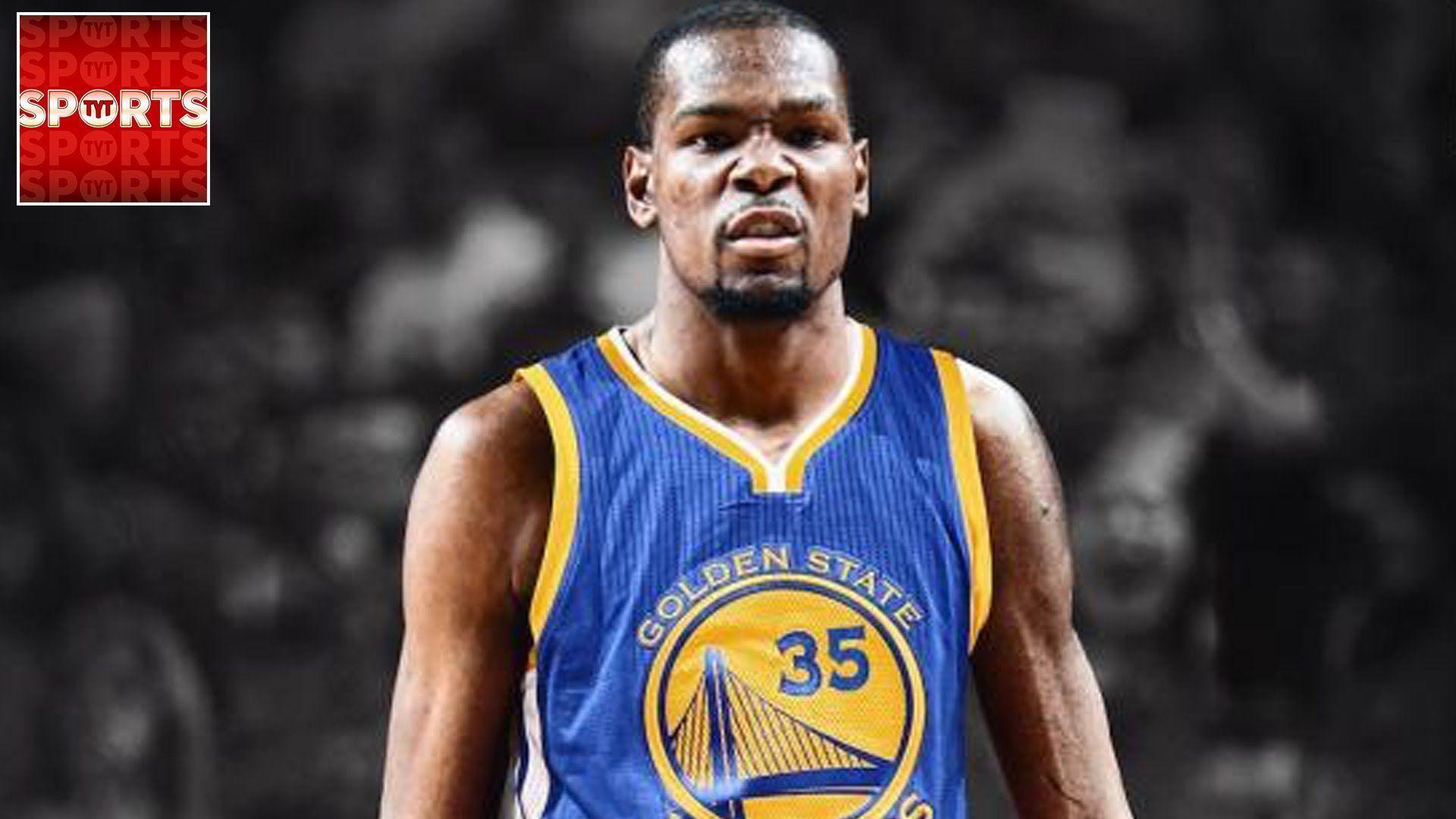 KEVIN DURANT SIGNS WITH THE WARRIORS