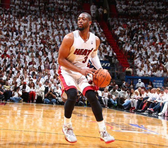 Dwyane Wade Re Signs With The Miami Heat On 2 Year Deal