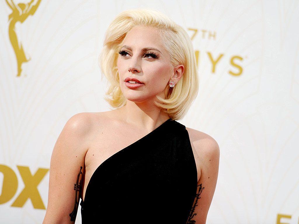 Lady Gaga&;s New Single Illusion Has Twitter Freaking Out, People.com