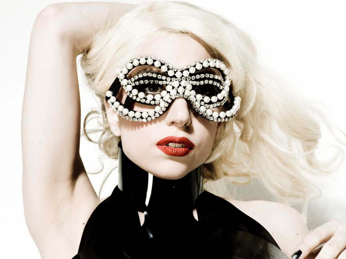 Lady Gaga releases “Applause” cover