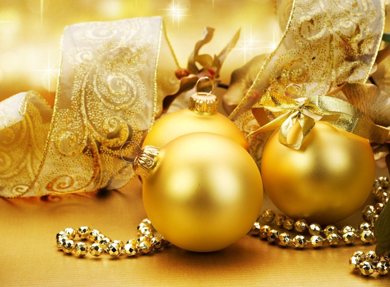 Gold Christmas Decorations Wallpapers Wallpaper Cave